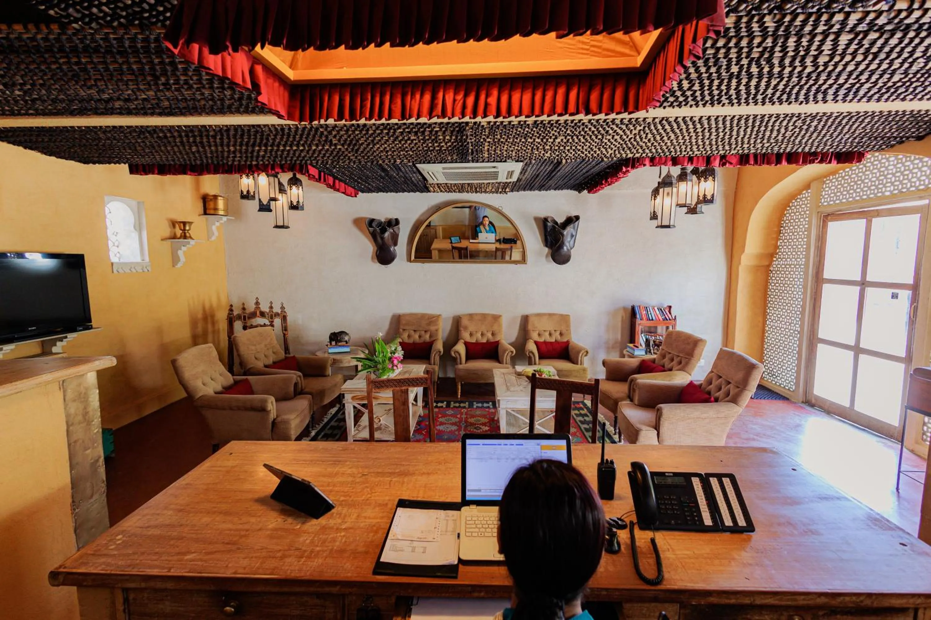 Communal lounge/ TV room in The Rawla Narlai - A Luxury Heritage Stay in Leopard Country