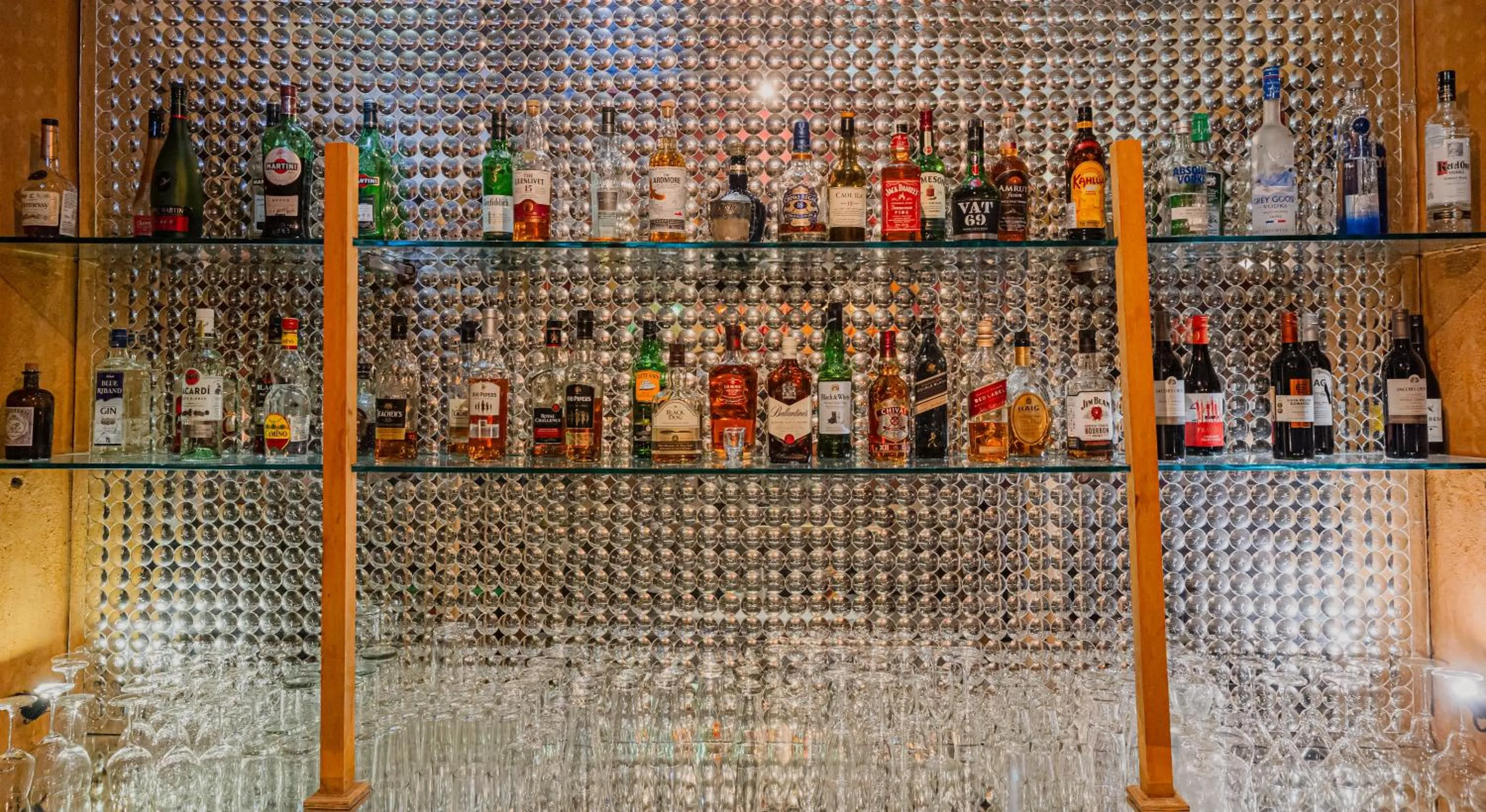 Lounge or bar in The Rawla Narlai - A Luxury Heritage Stay in Leopard Country