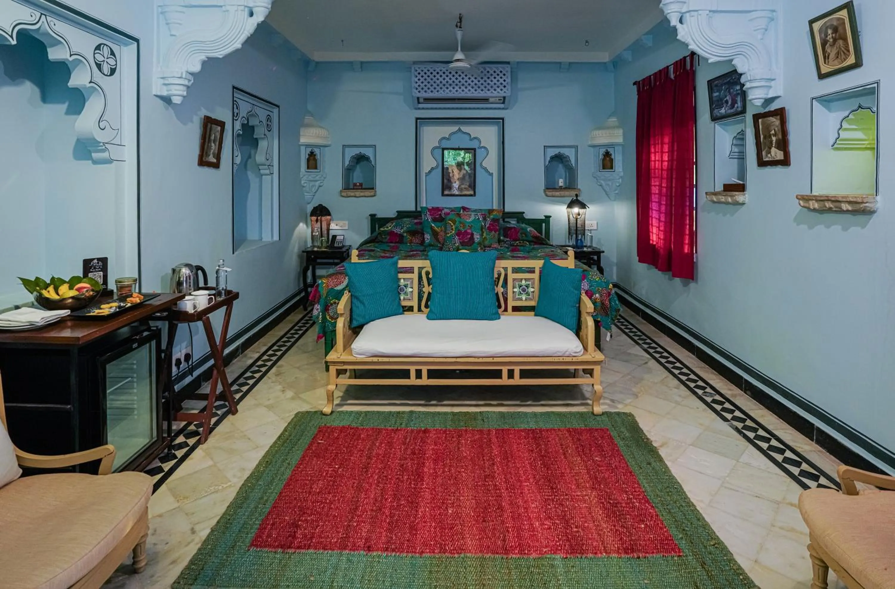 Communal lounge/ TV room in The Rawla Narlai - A Luxury Heritage Stay in Leopard Country