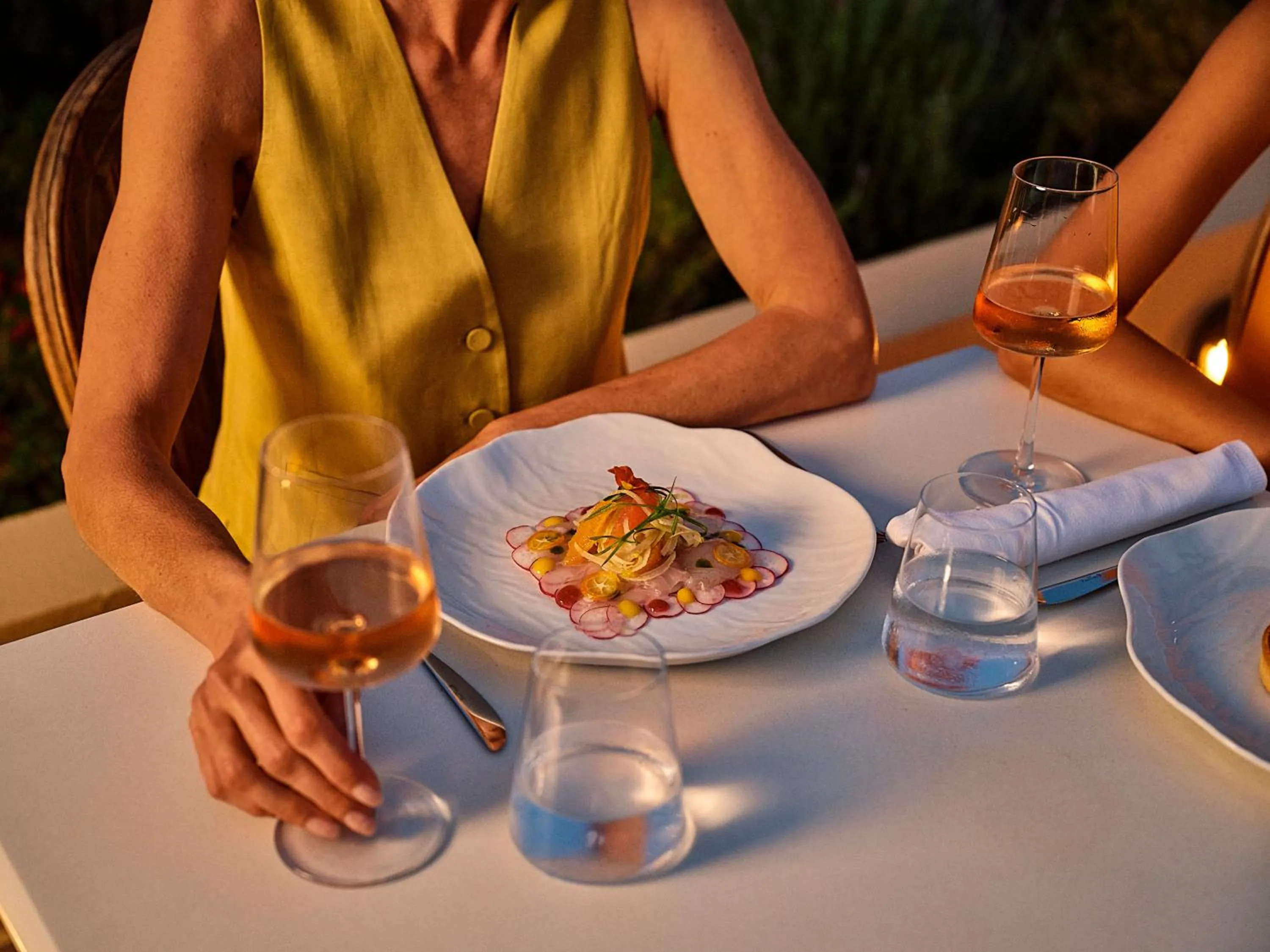 Restaurant/places to eat in Avali, Mar-Bella Collection