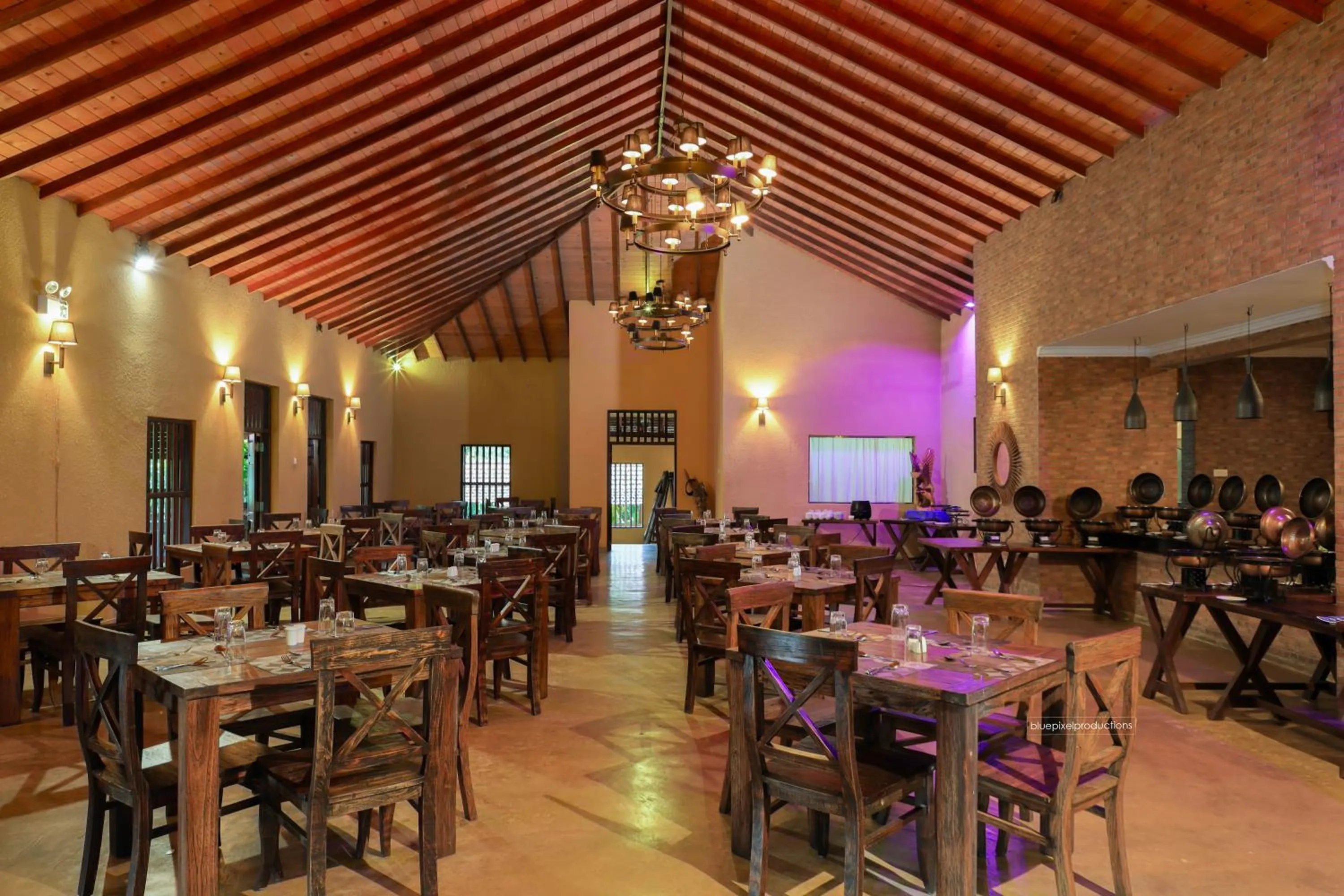 Restaurant/places to eat in Serendip Stone Hotel and Bungalow