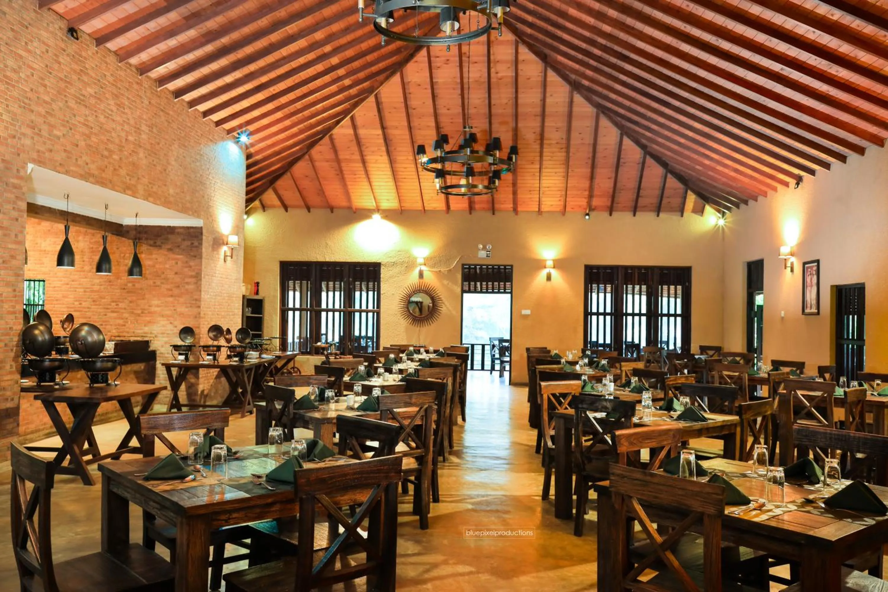 Restaurant/places to eat in Serendip Stone Hotel and Bungalow