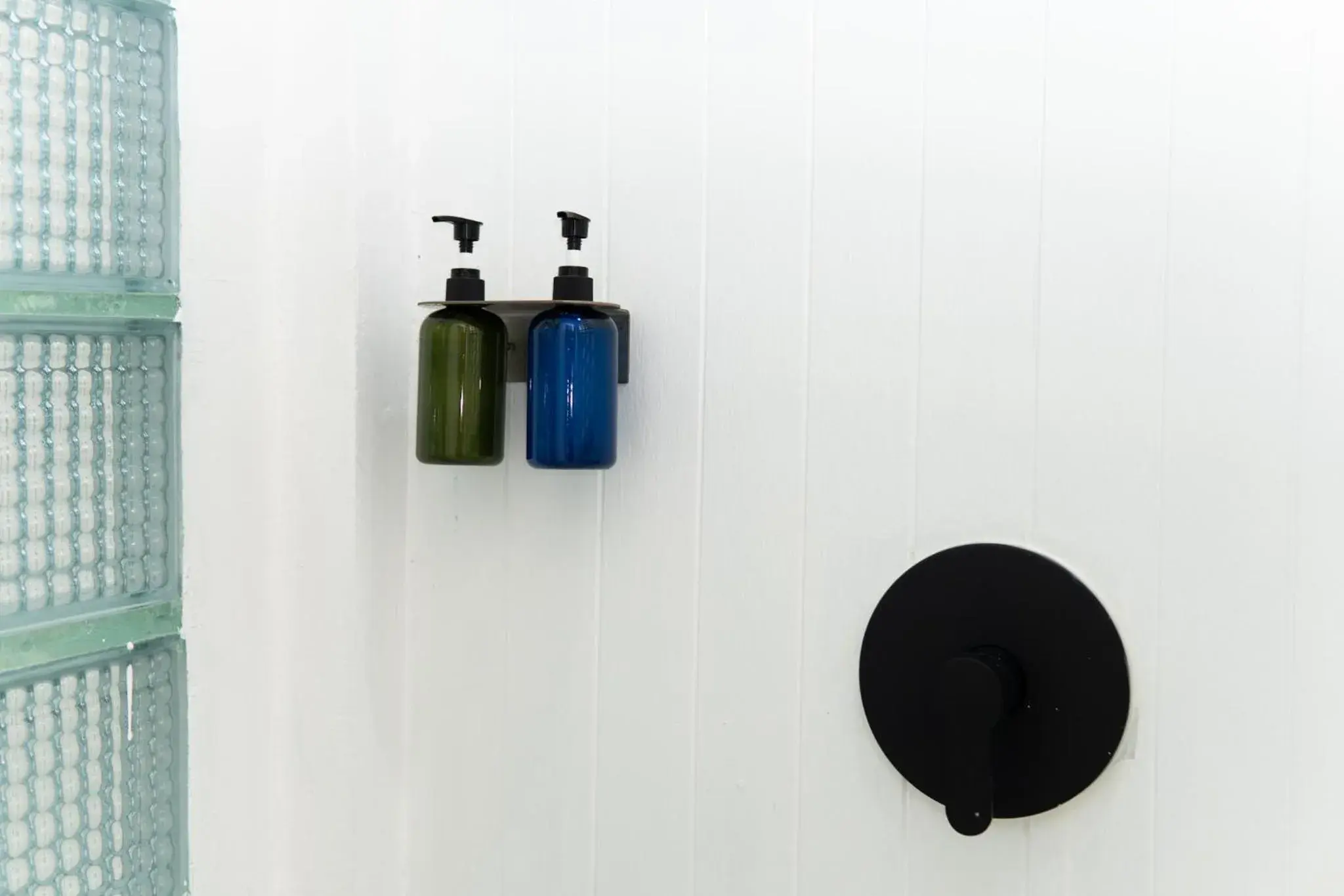 Shower in Easy Sunday Khaosan Bangkok Shower in Easy Sunday Khaosan Bangkok