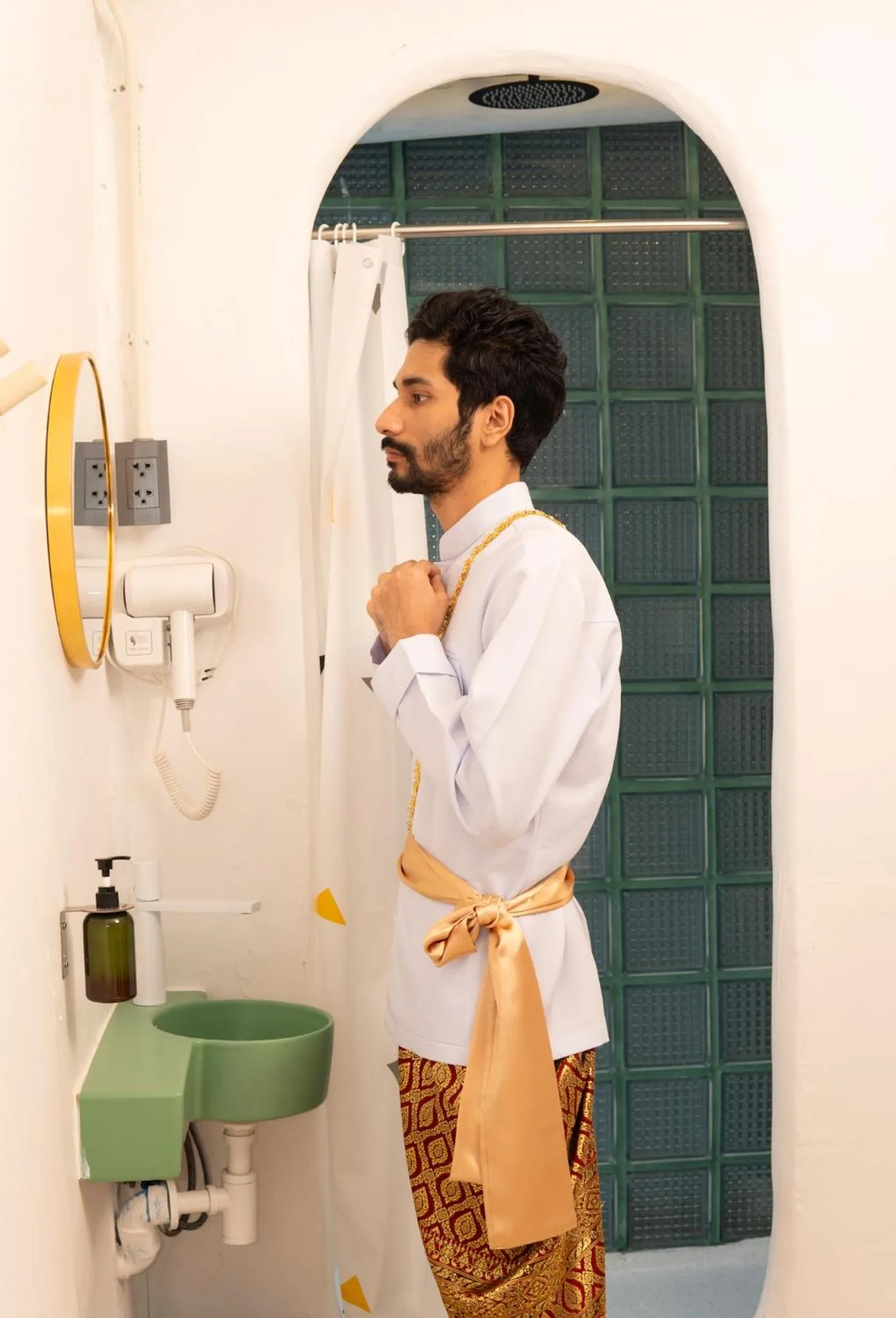 Shower in Easy Sunday Khaosan Bangkok