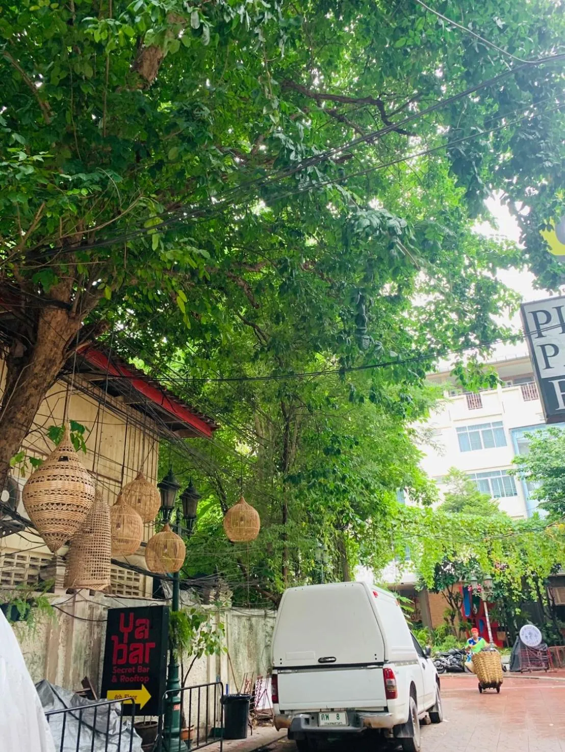 Property building in Easy Sunday Khaosan Bangkok