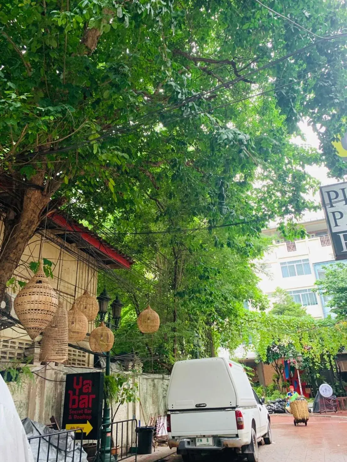 Property building in Easy Sunday Khaosan Bangkok Property building in Easy Sunday Khaosan Bangkok