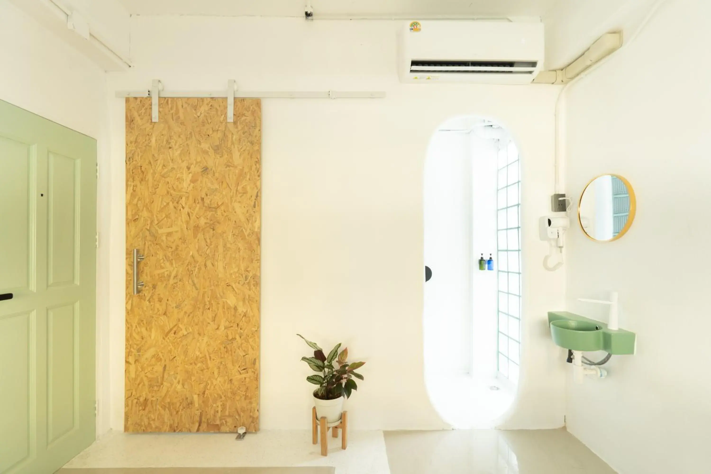 Toilet in Easy Sunday Khaosan Bangkok Toilet in Easy Sunday Khaosan Bangkok