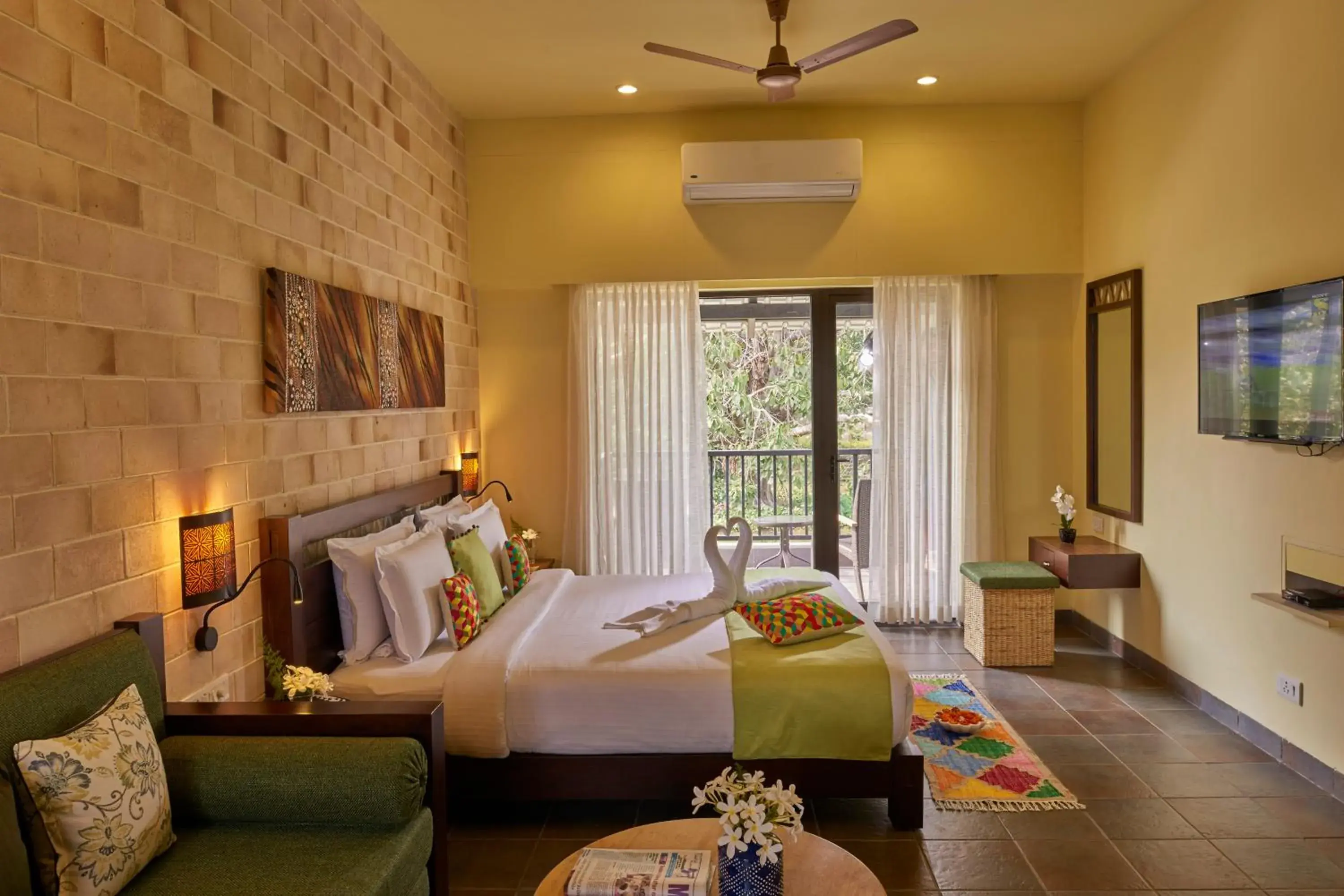 Photo of the whole room, Bed in Club Mahindra Kanha Photo of the whole room, Bed in Club Mahindra Kanha