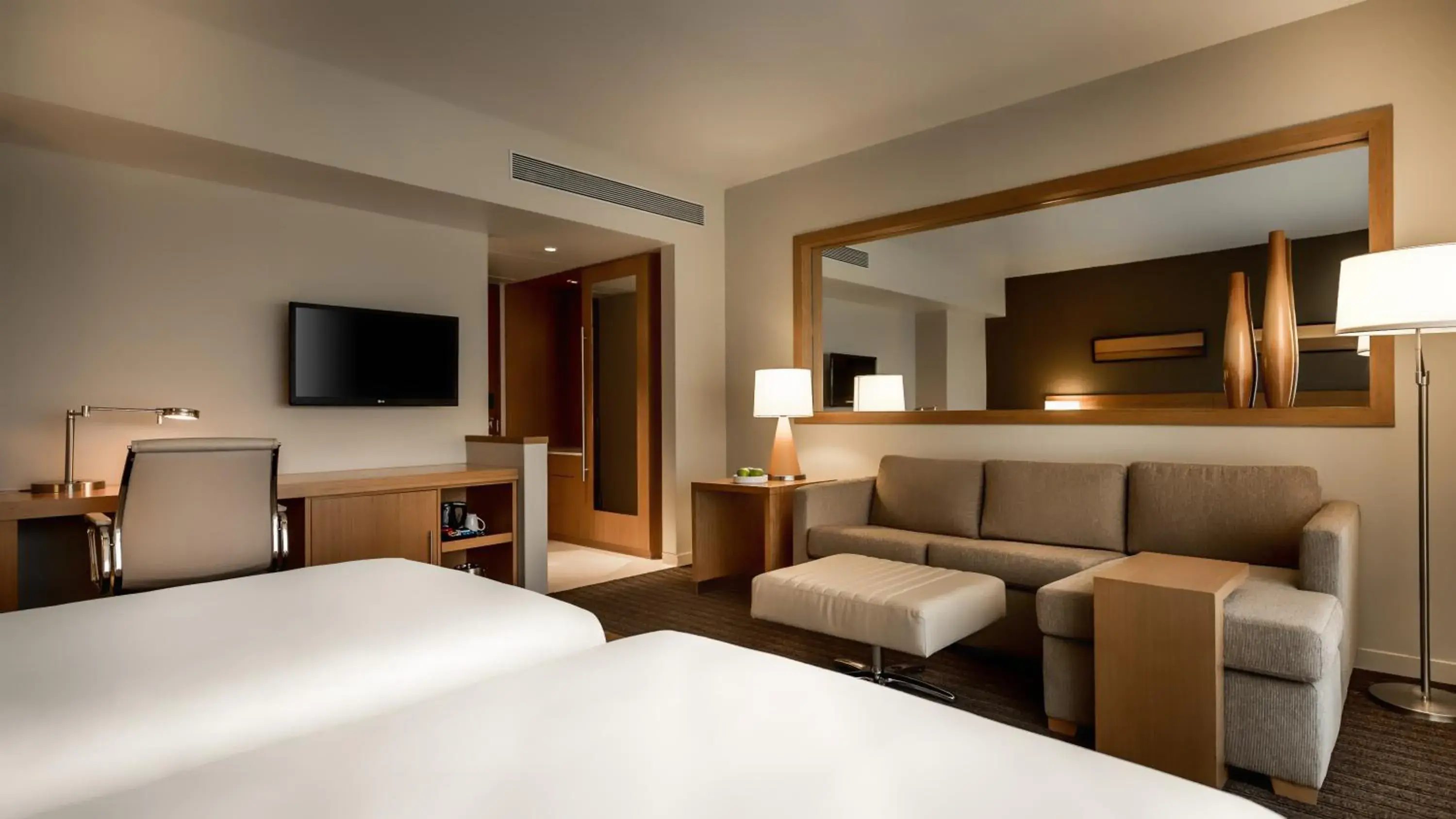 TV and multimedia, Bed in Hyatt Place Pune Hinjawadi TV and multimedia, Bed in Hyatt Place Pune Hinjawadi