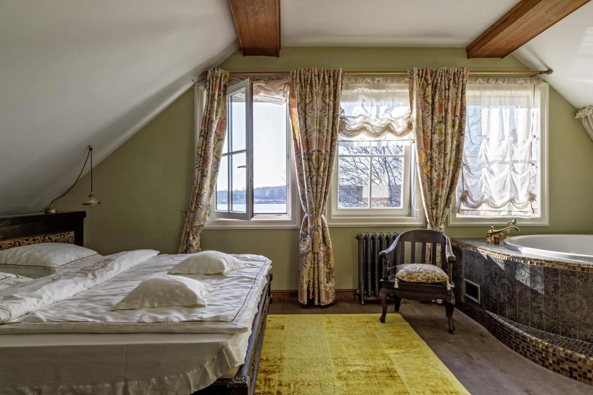 Photo of the whole room, Bed in Argo Trakai