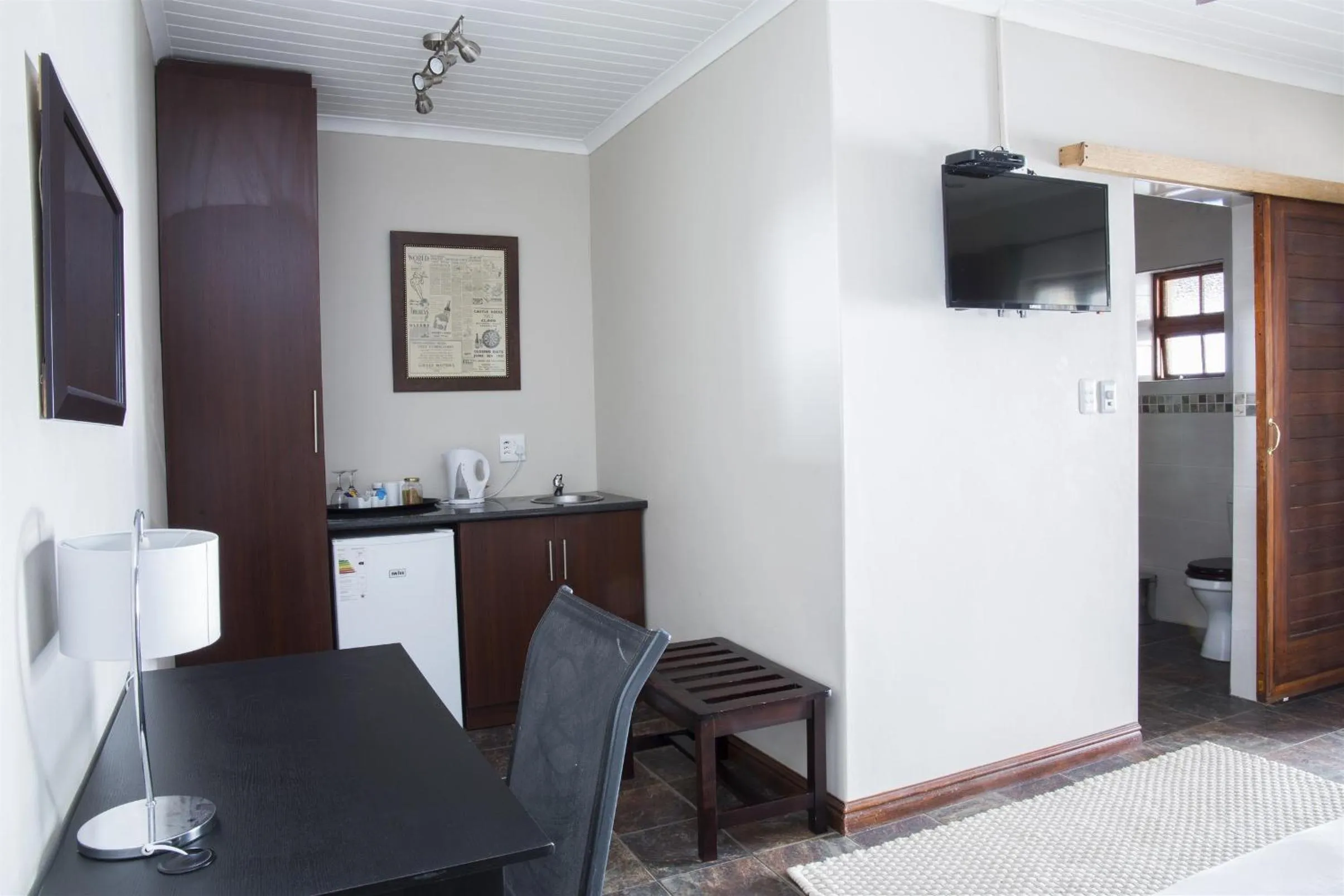 Coffee/tea facilities in Queen Manor Boutique Guest House