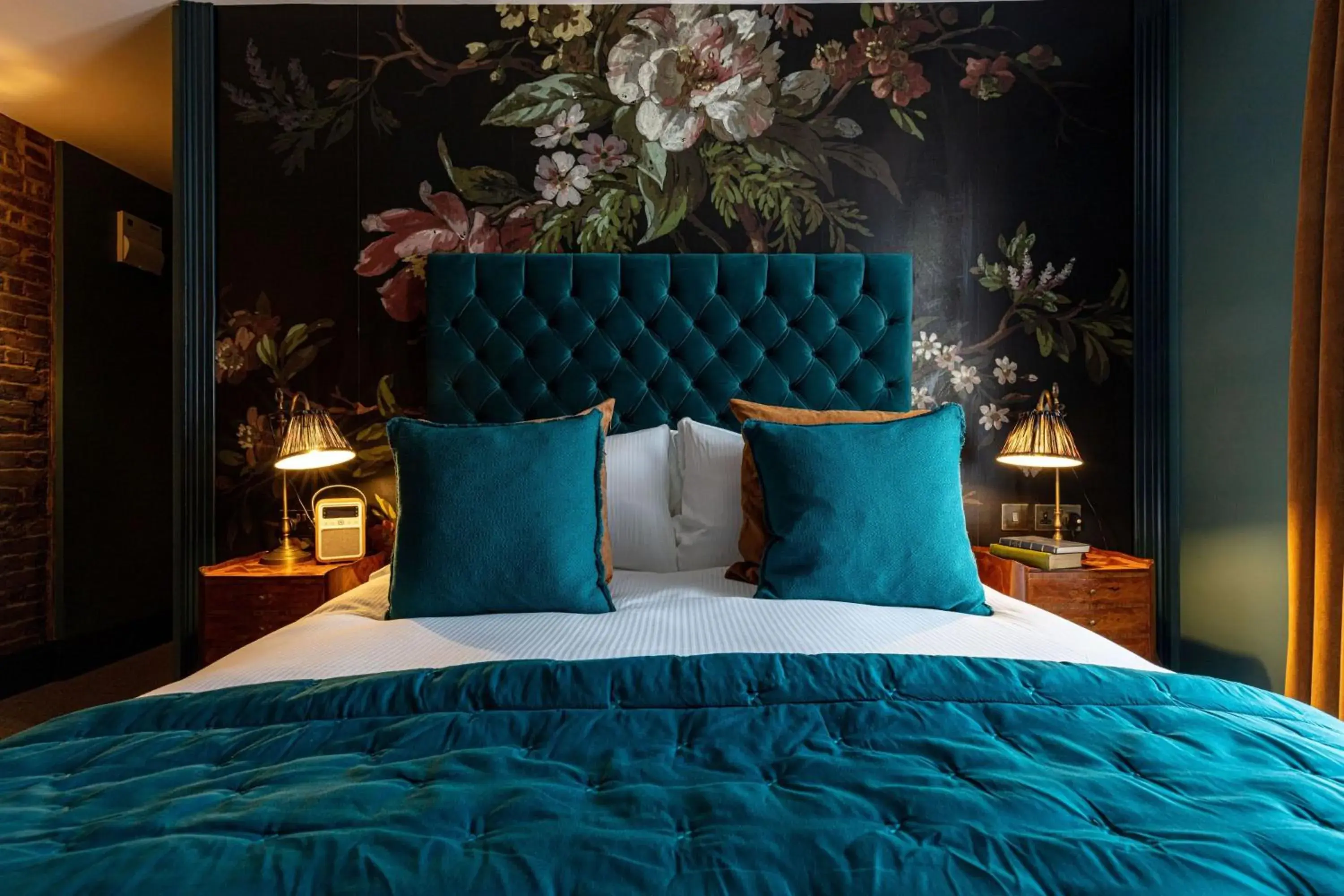 Bed in The Red Lion Hotel Bed in The Red Lion Hotel