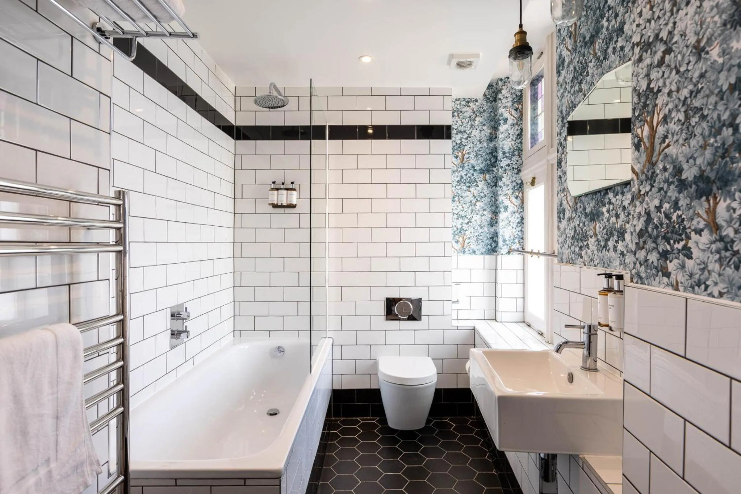 Bathroom in The Red Lion Hotel