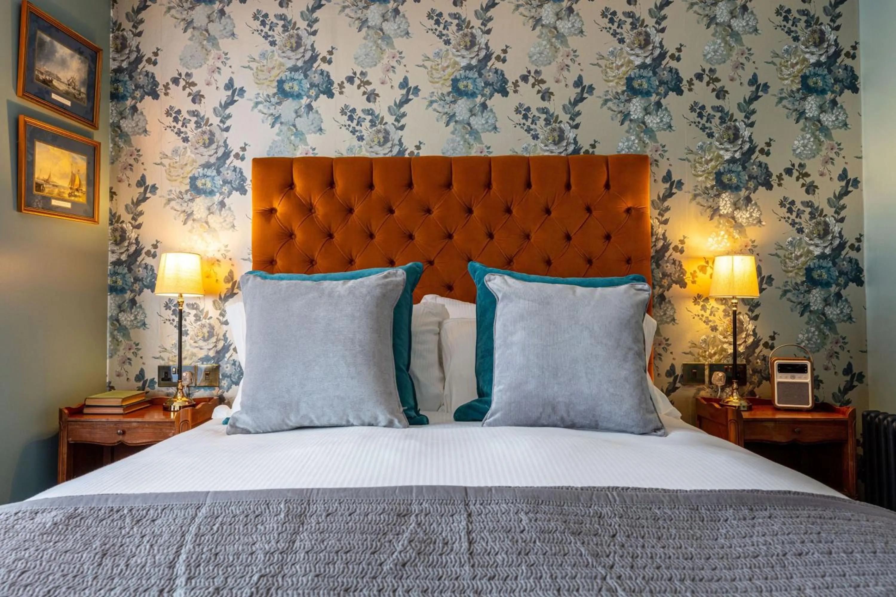 Bedroom, Bed in The Red Lion Hotel