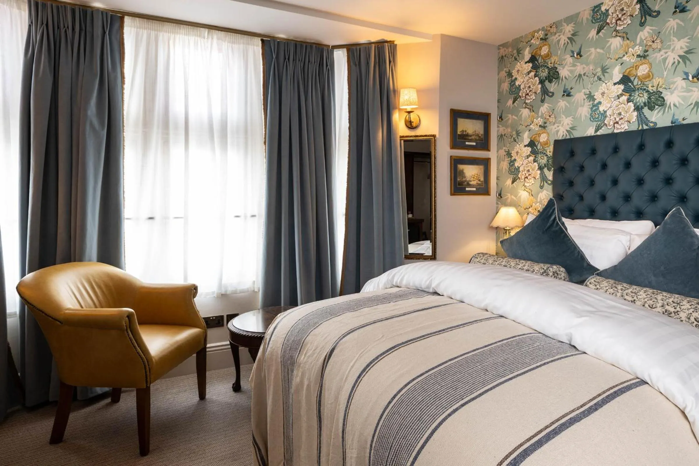 Bedroom, Bed in The Red Lion Hotel