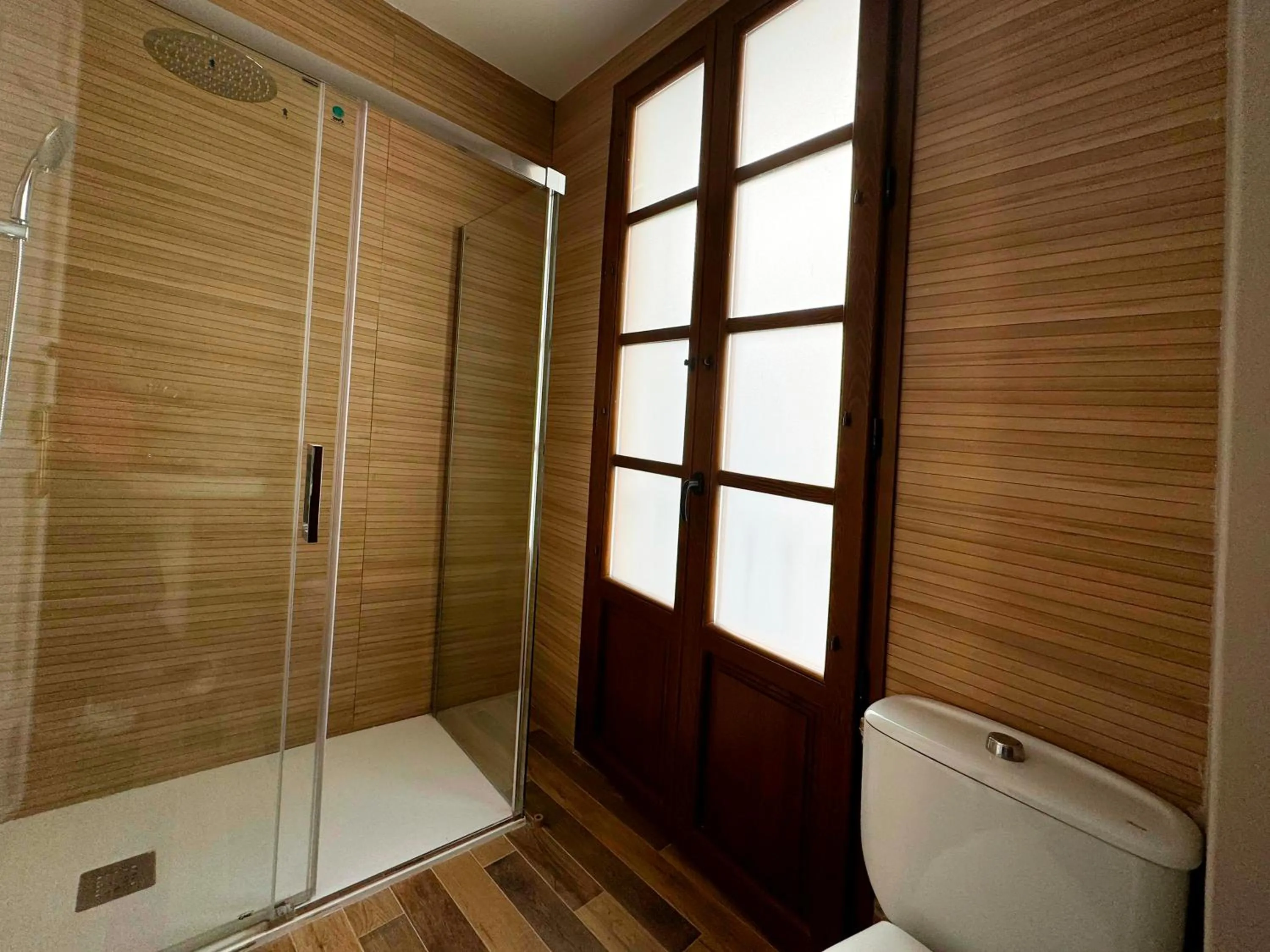 Shower in Apartamentos Plaza San Agustín 3000