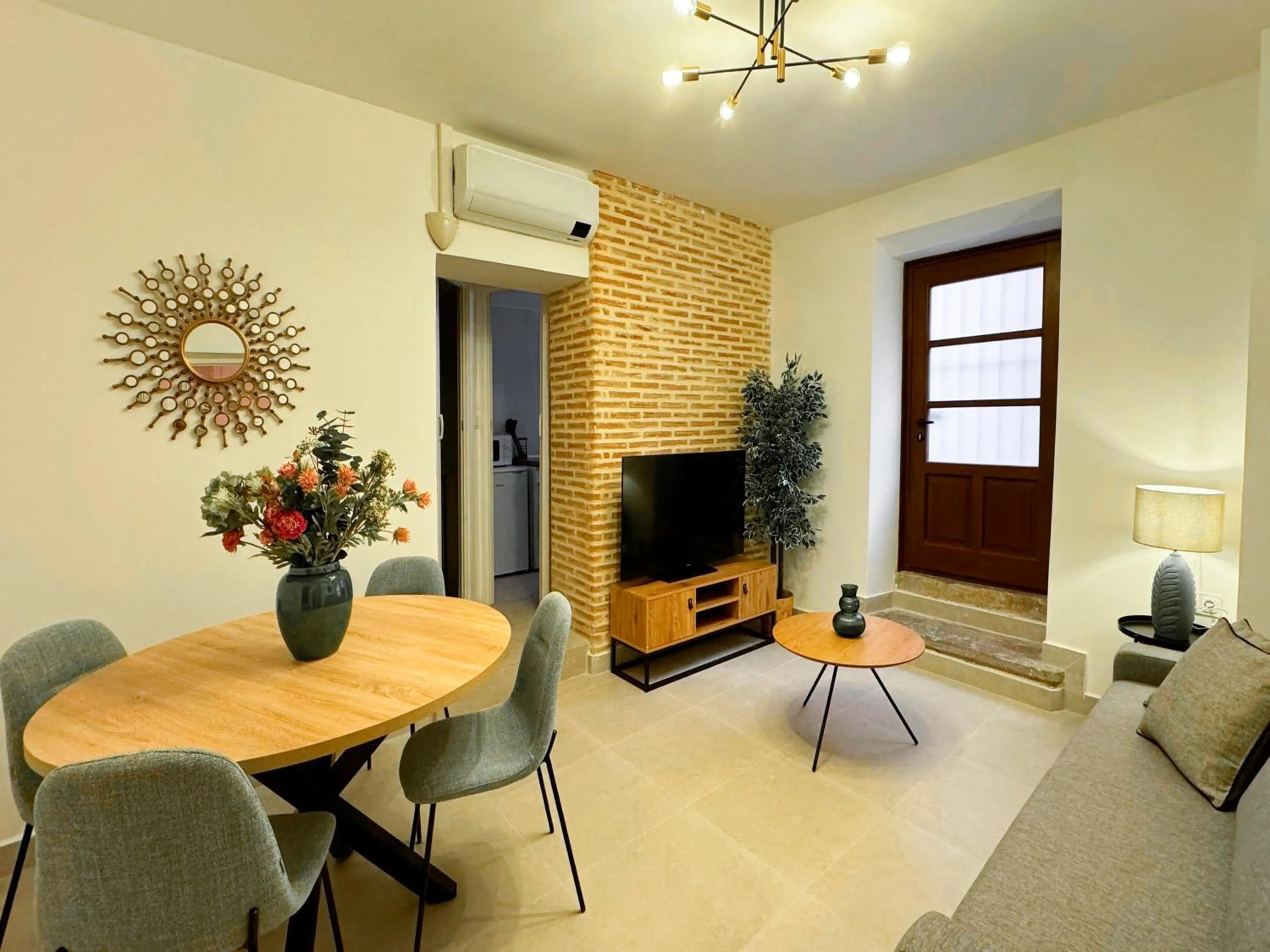 TV and multimedia in Apartamentos Plaza San Agustín 3000