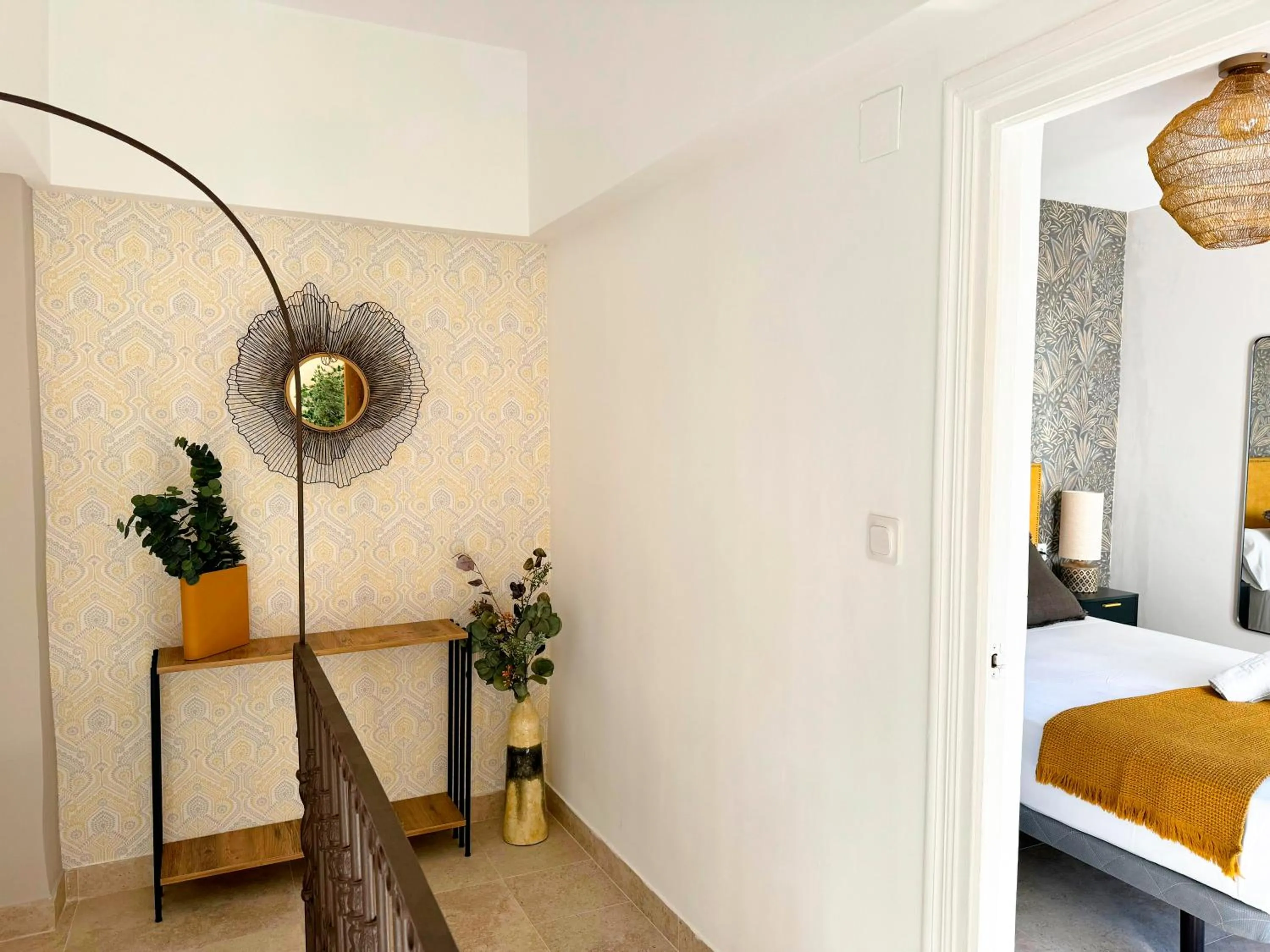 Decorative detail, Bed in Apartamentos Plaza San Agustín 3000