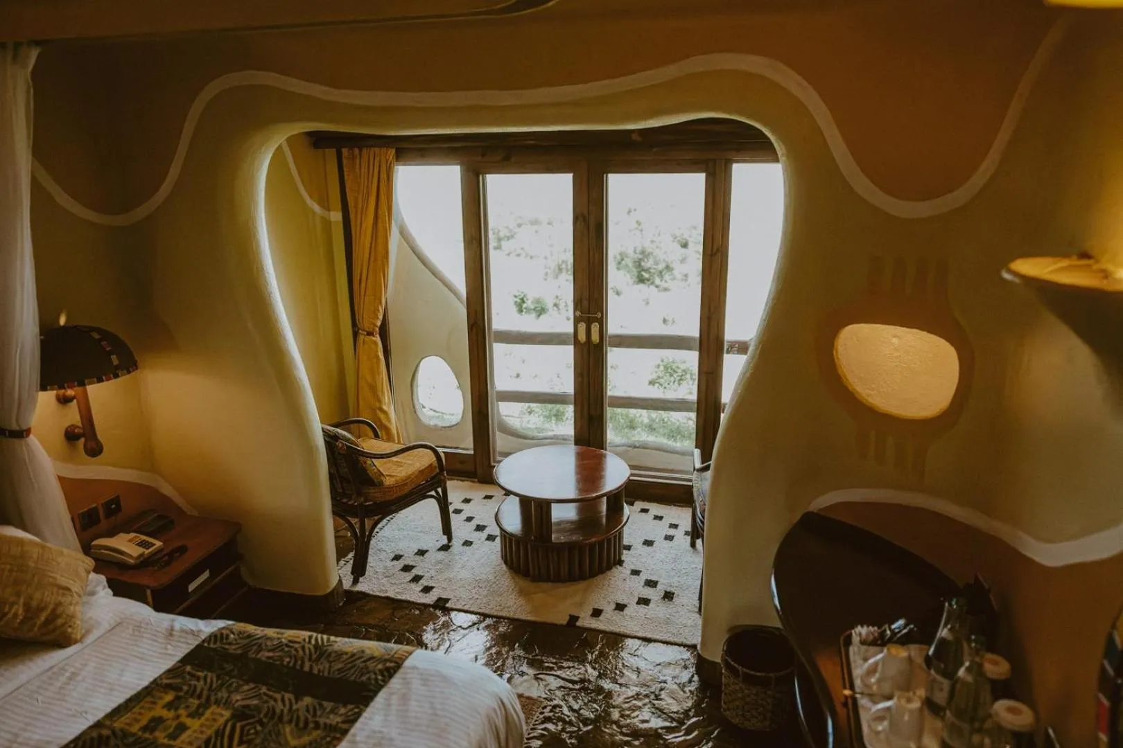 Seating area, Bed in Mara Serena Safari Lodge