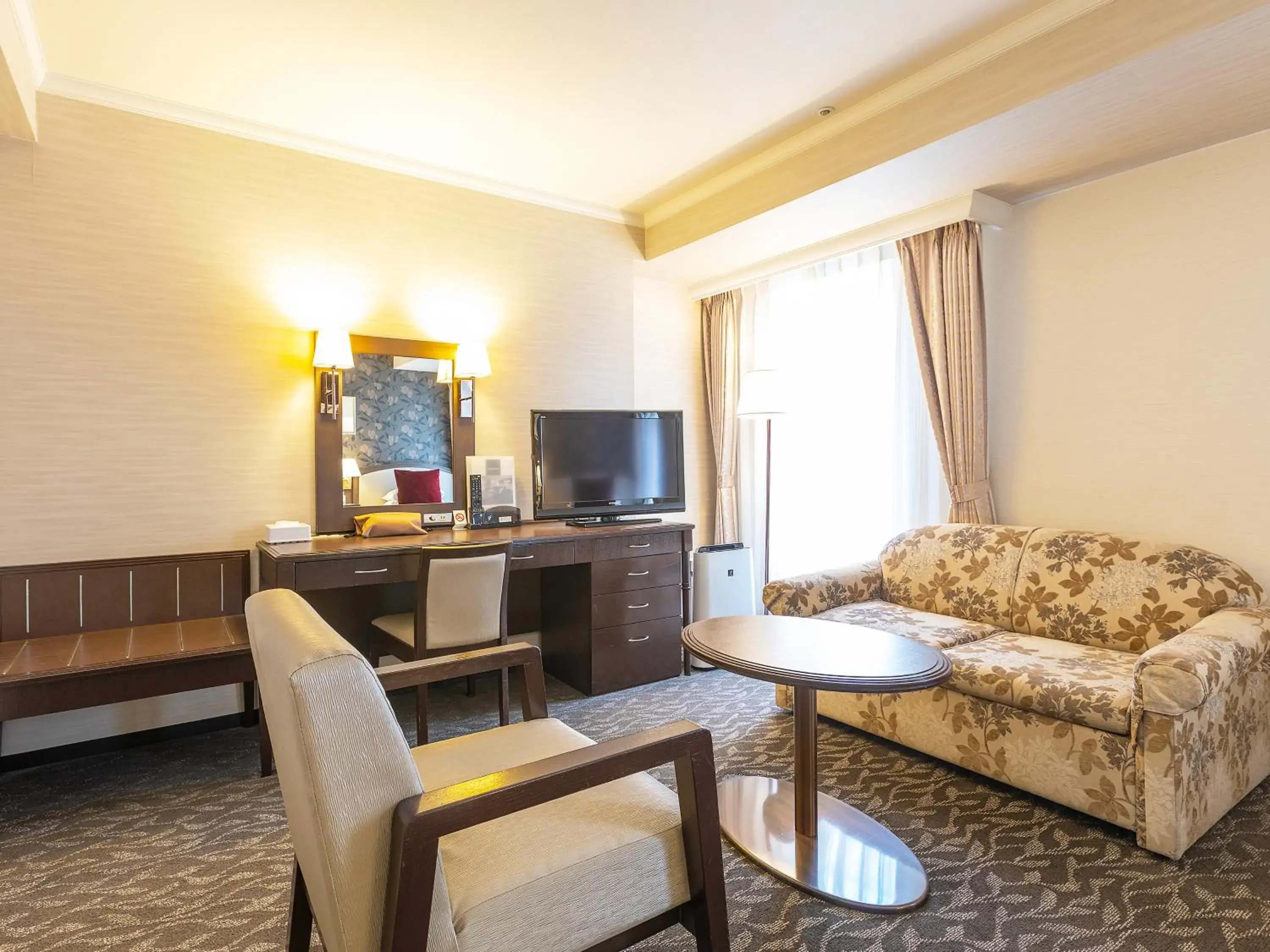 Moderate Twin Room with Sofa Bed and City View in Kumamoto Hotel Castle Moderate Twin Room with Sofa Bed and City View in Kumamoto Hotel Castle