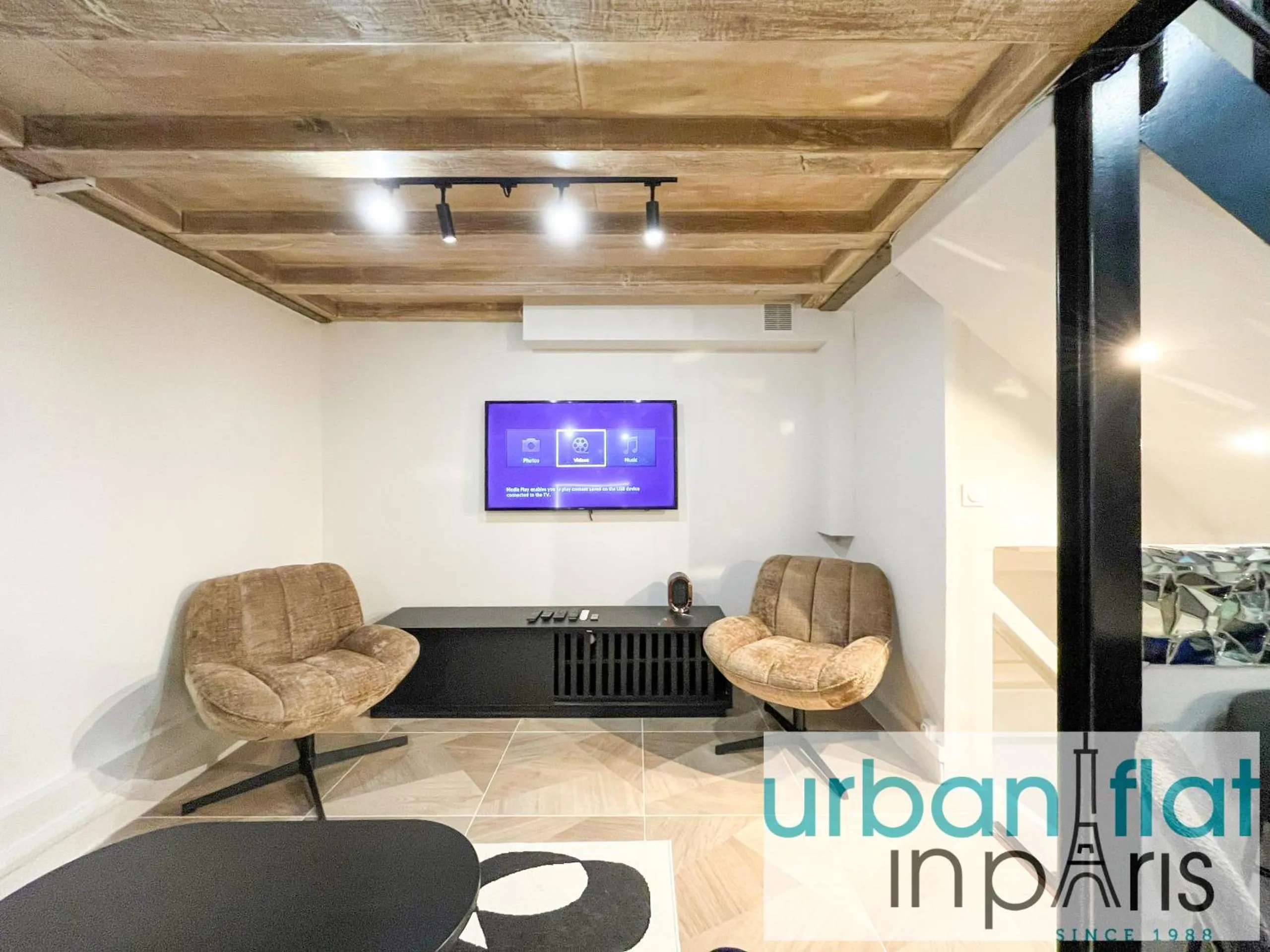 Urban Flat 09 - Stylish Triplex Champs-Elysees