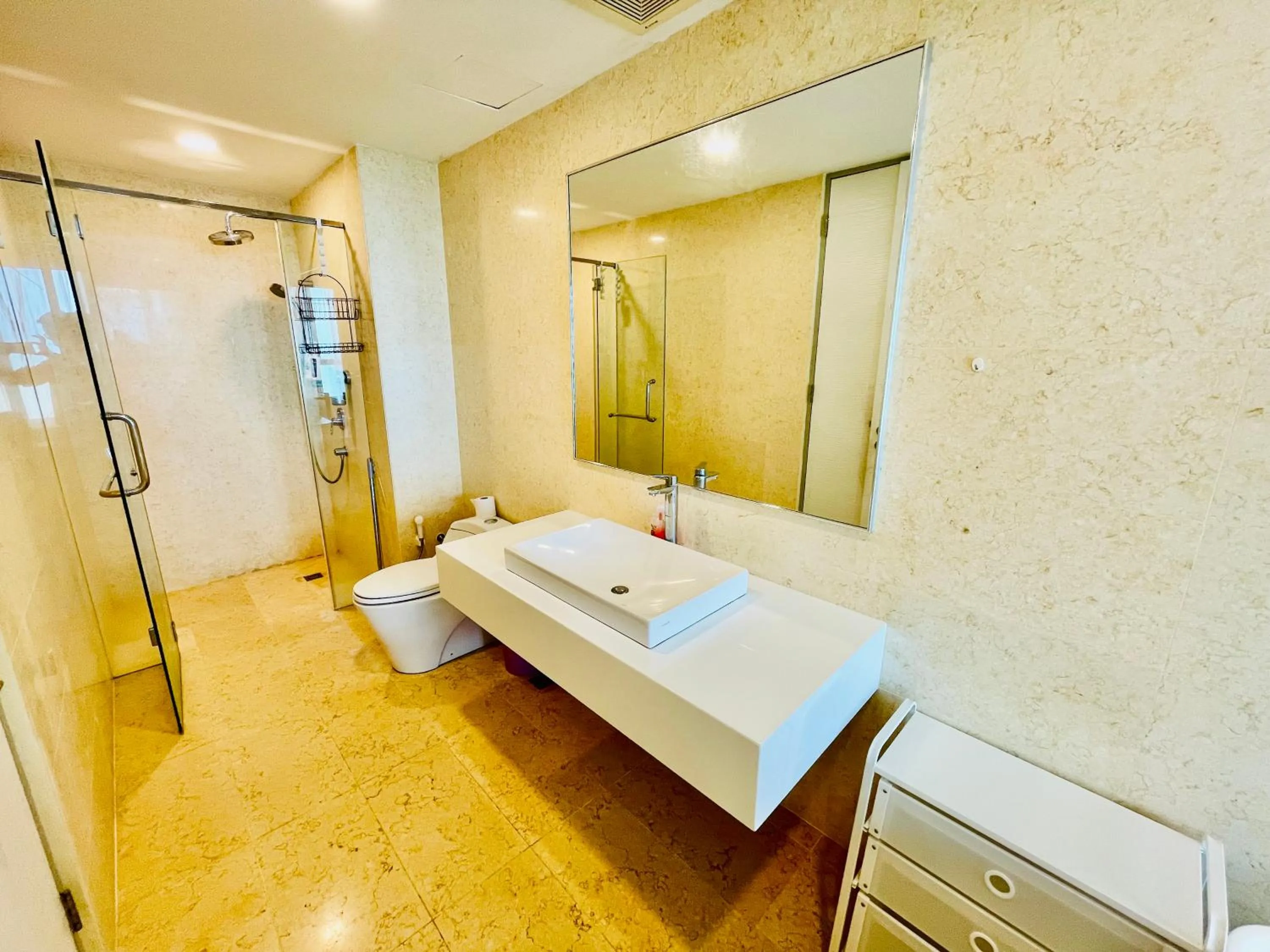 Shower in Jazz Service Suite