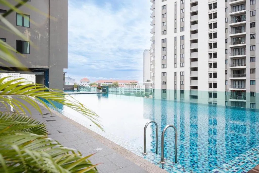 Swimming pool in Jazz Service Suite