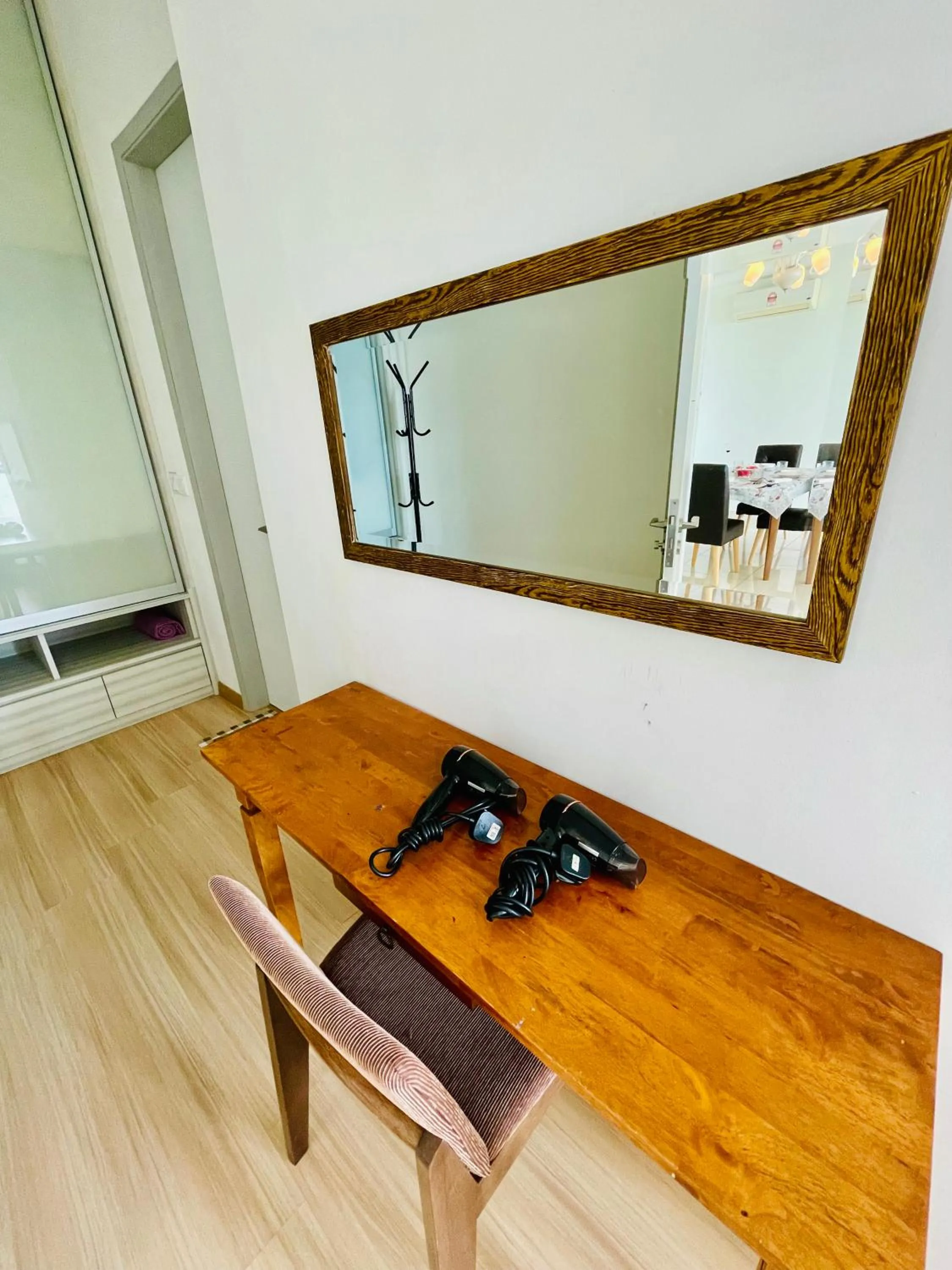 hair dryier in Jazz Service Suite