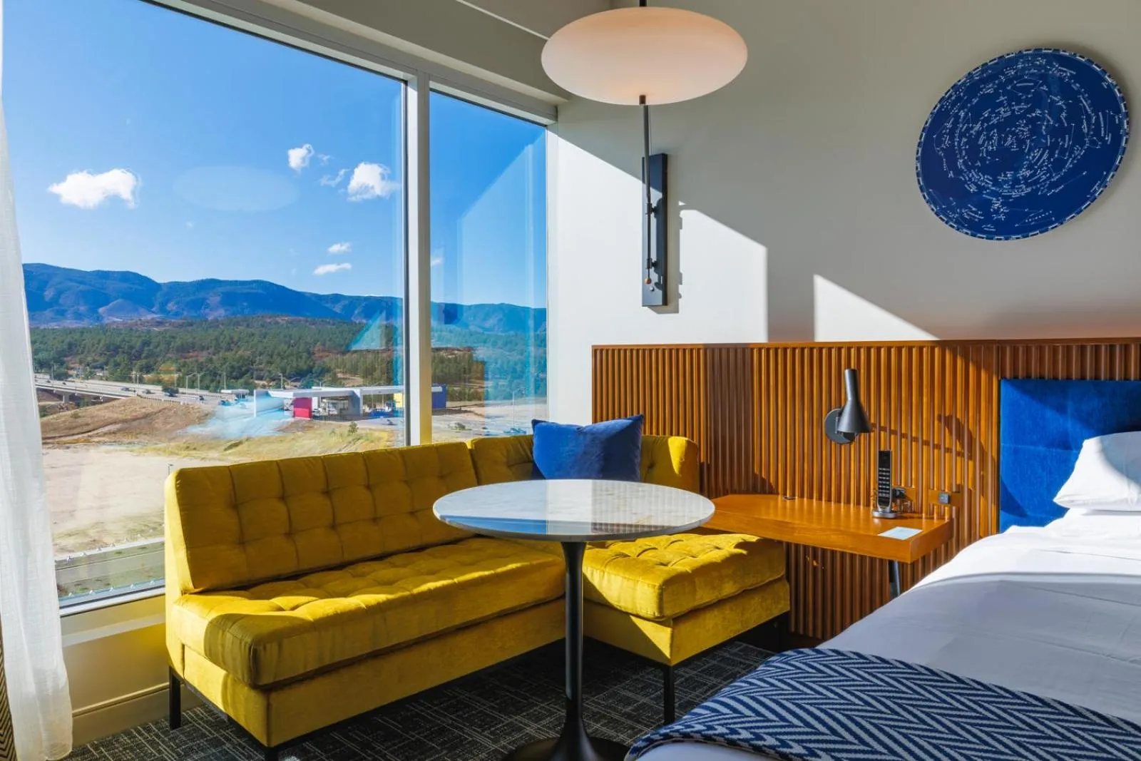 Seating area, Bed in Hotel Polaris