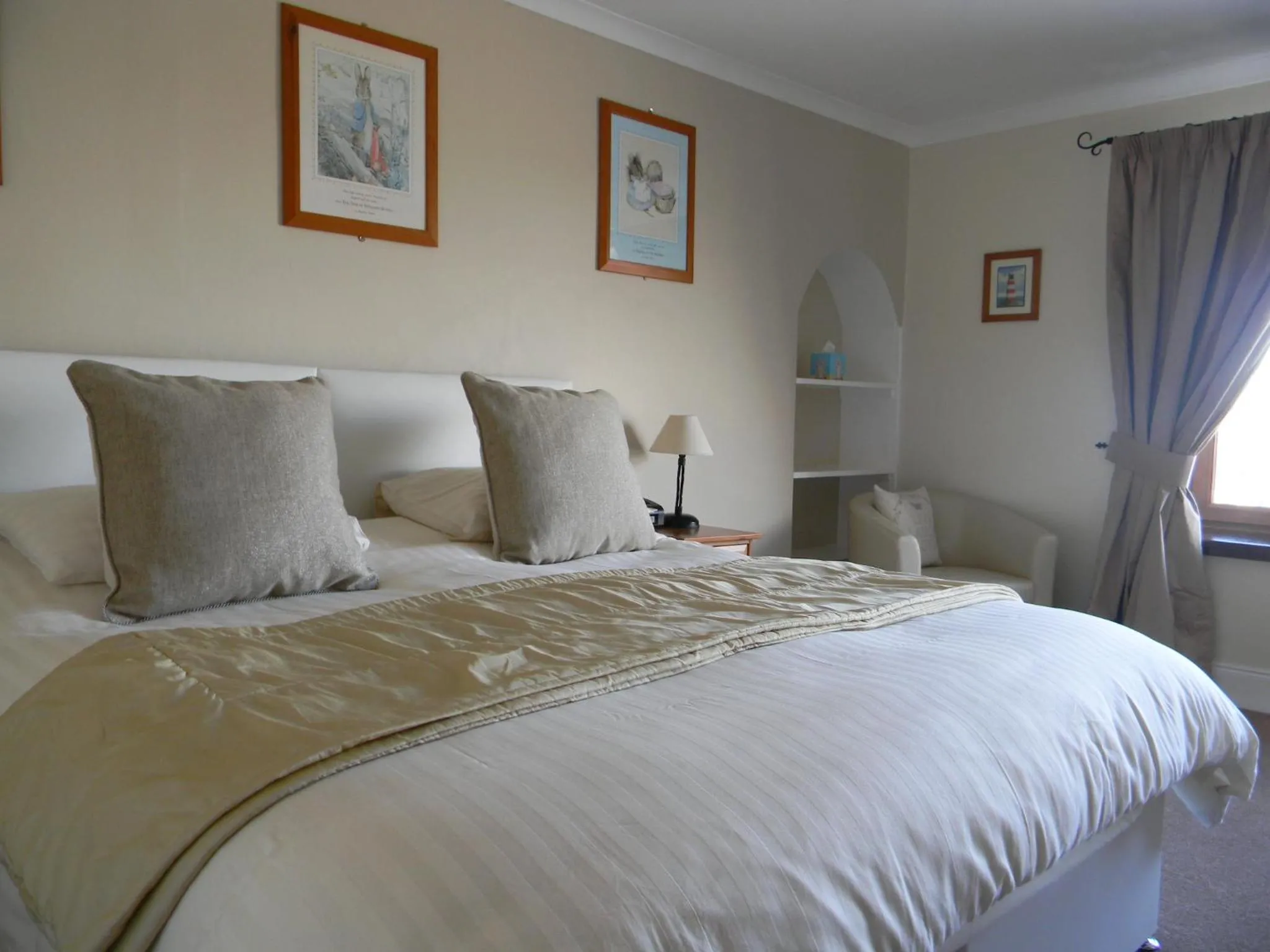 Deluxe Double Room with Sea View in Harbour Lights Guesthouse