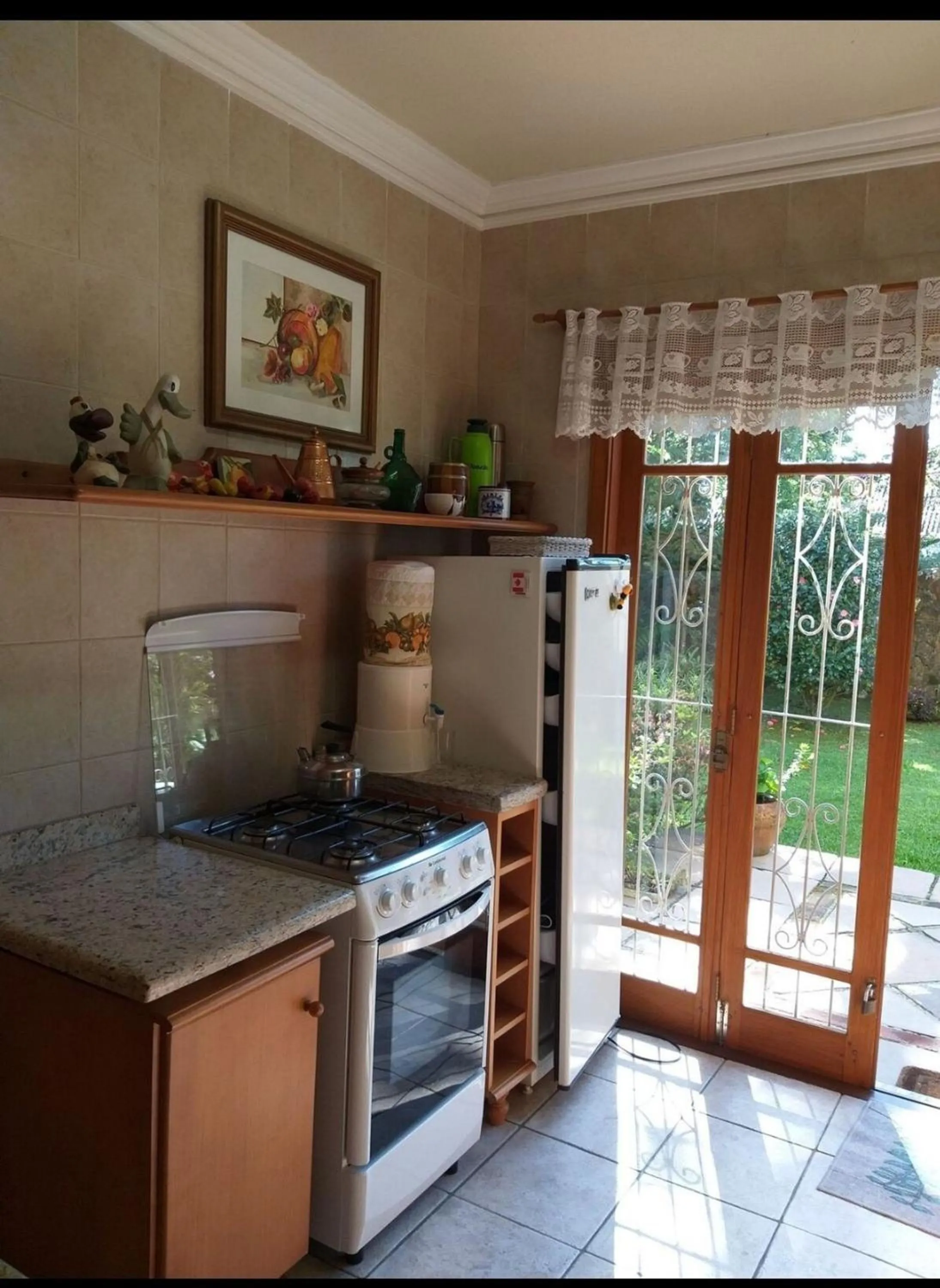 Kitchen or kitchenette in Apto térreo com pátio. Perto de tudo!
