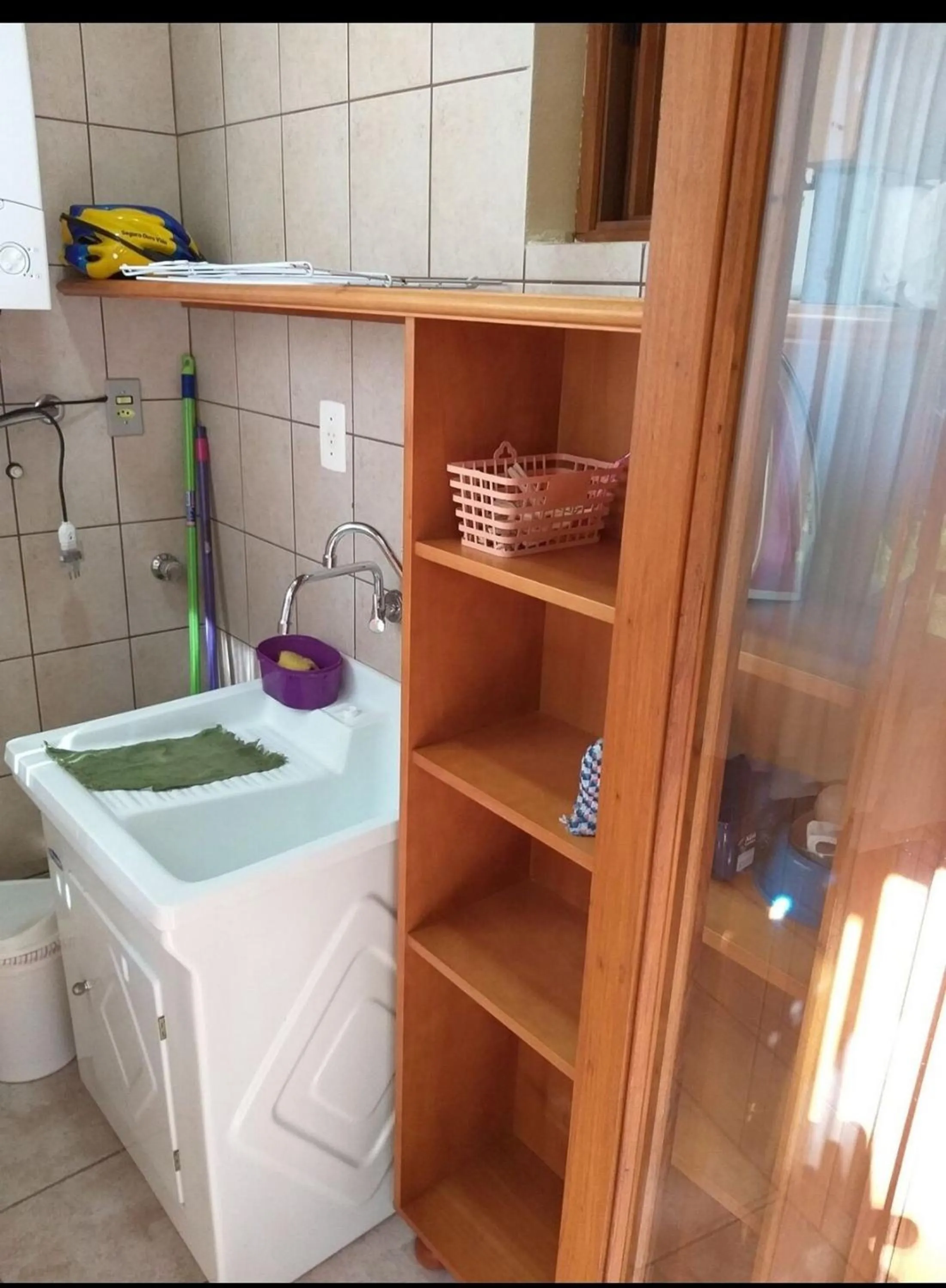 Kitchen or kitchenette in Apto térreo com pátio. Perto de tudo!