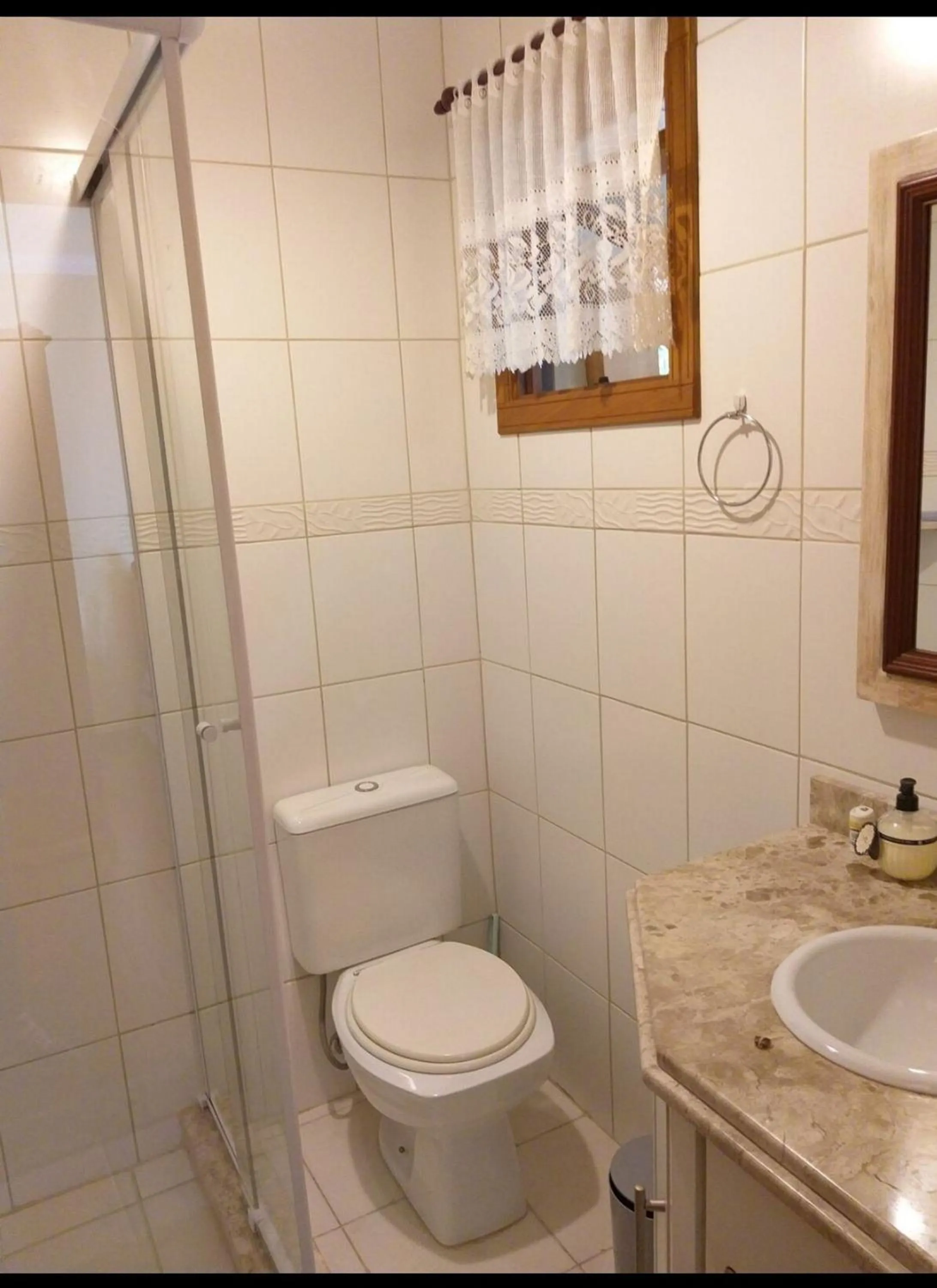 Toilet in Apto térreo com pátio. Perto de tudo!