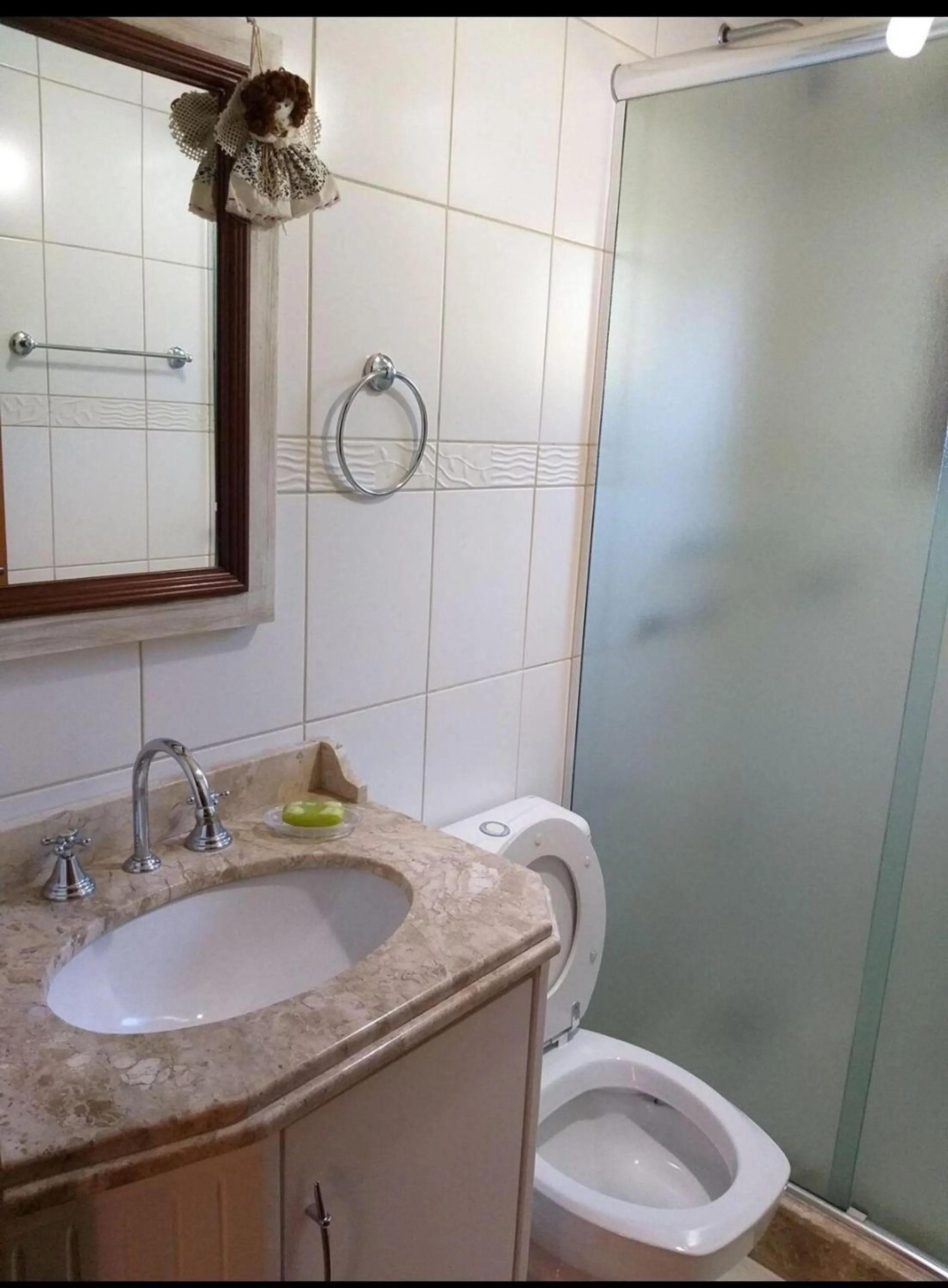 Toilet in Apto térreo com pátio. Perto de tudo!