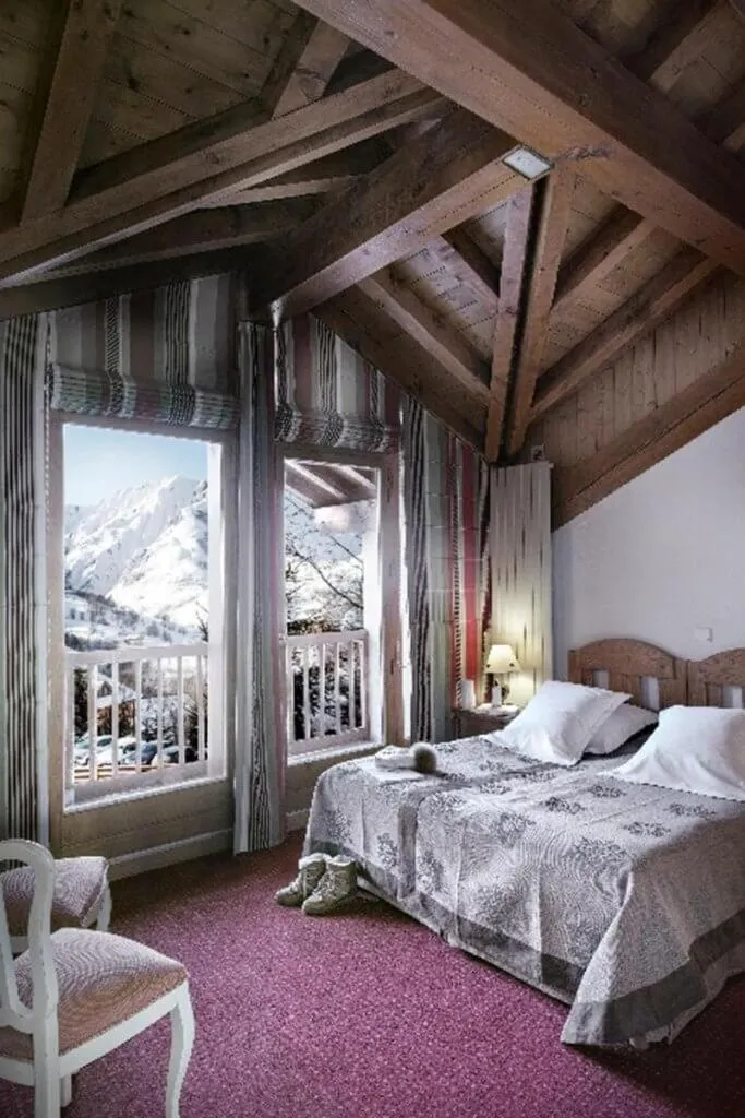 Bed in Hôtel Saint-Martin