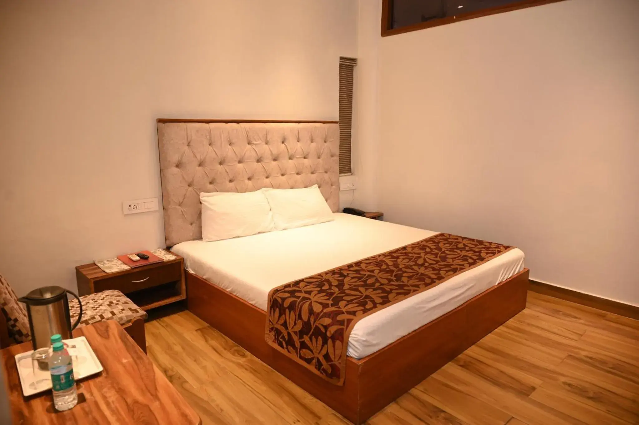 Bedroom, Bed in Jullundur Hotel & Restaurant Bedroom, Bed in Jullundur Hotel & Restaurant