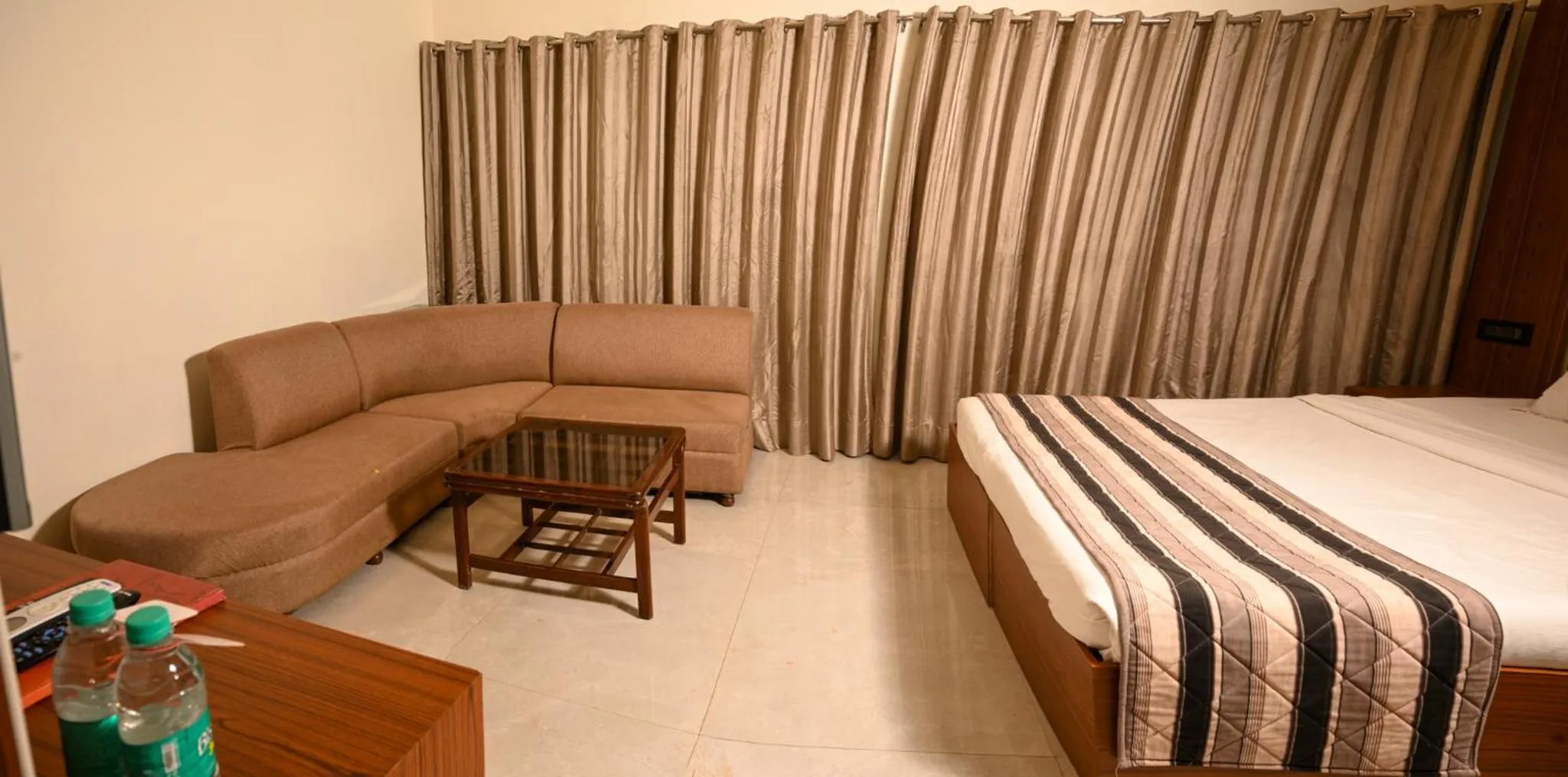 Photo of the whole room, Bed in Jullundur Hotel & Restaurant