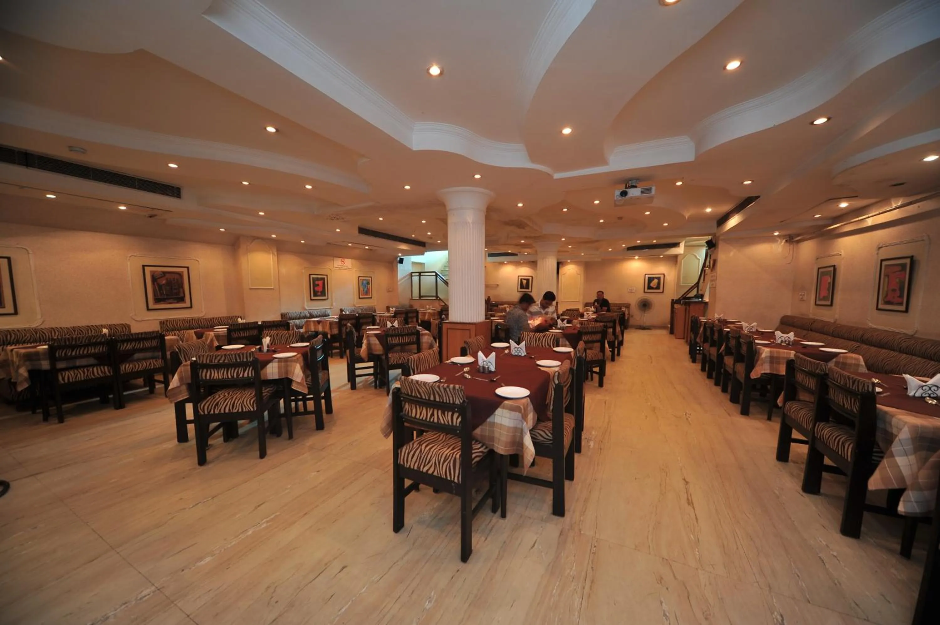 Lounge or bar in Jullundur Hotel & Restaurant