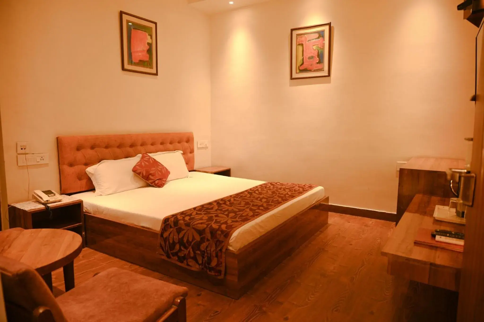 Bedroom, Bed in Jullundur Hotel & Restaurant Bedroom, Bed in Jullundur Hotel & Restaurant