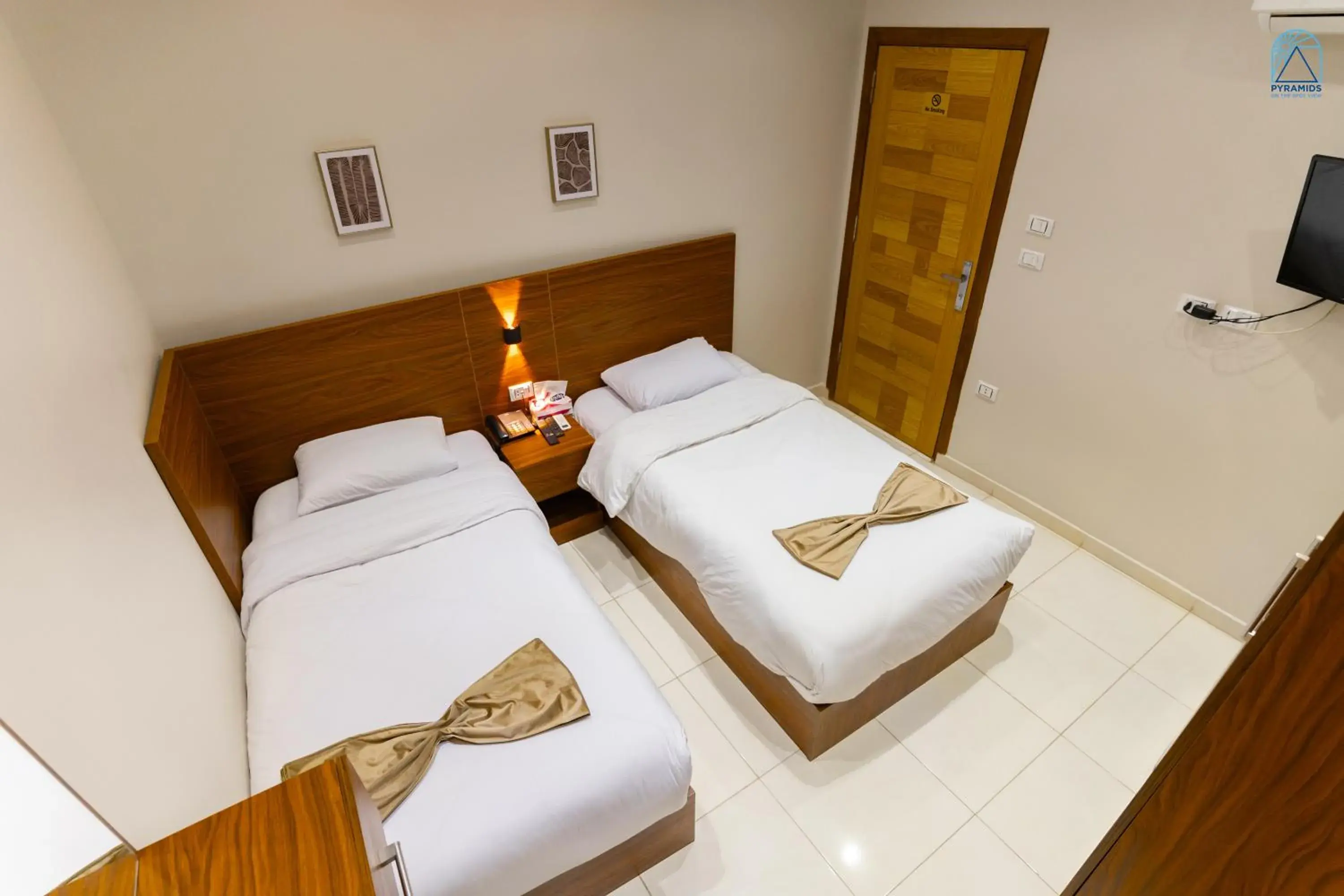 Deluxe Double Room - single occupancy in Pyramids On The Spot View Deluxe Double Room - single occupancy in Pyramids On The Spot View