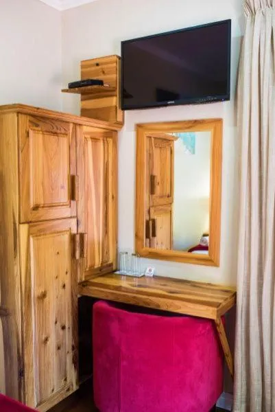 The Tides Inn Bed and Breakfast