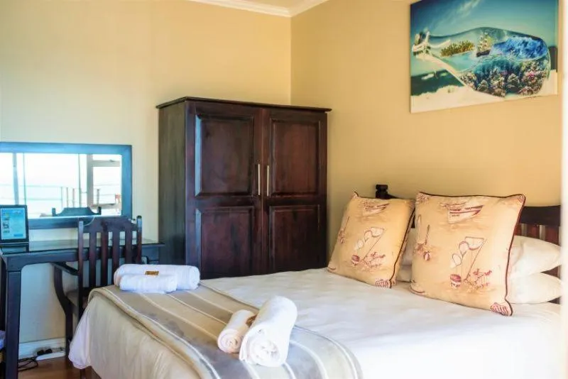 Bed in The Tides Inn Bed and Breakfast