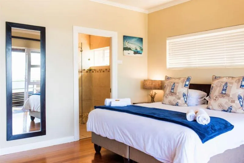 Bed in The Tides Inn Bed and Breakfast