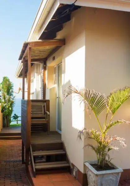 Double Room with Side Sea View in The Tides Inn Bed and Breakfast Double Room with Side Sea View in The Tides Inn Bed and Breakfast