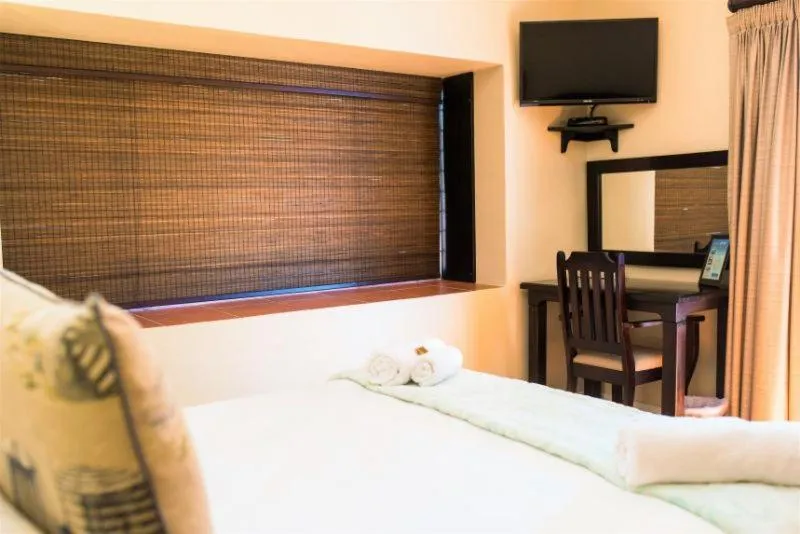 Bed in The Tides Inn Bed and Breakfast