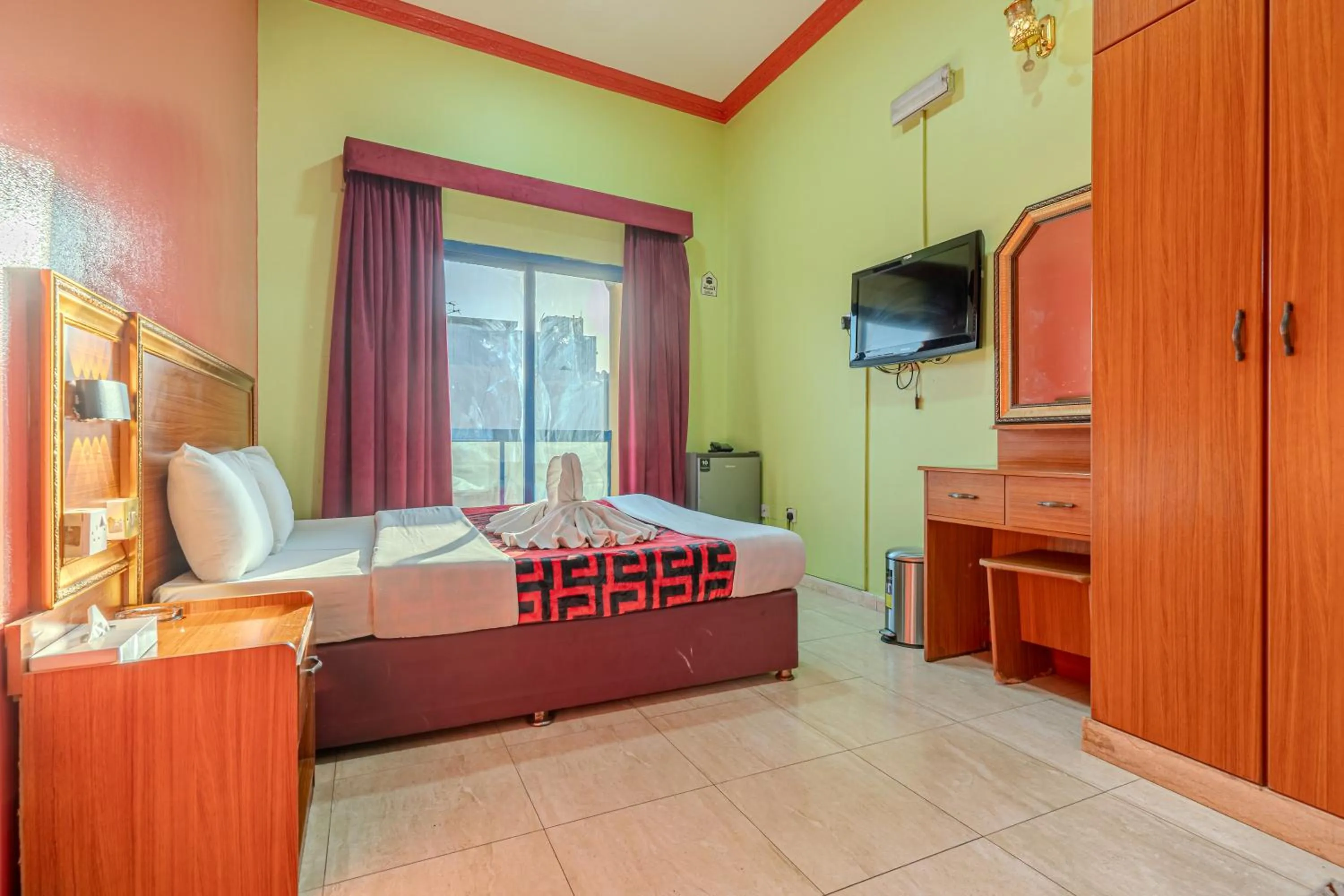 Communal lounge/ TV room, Bed in City Relax Hotel