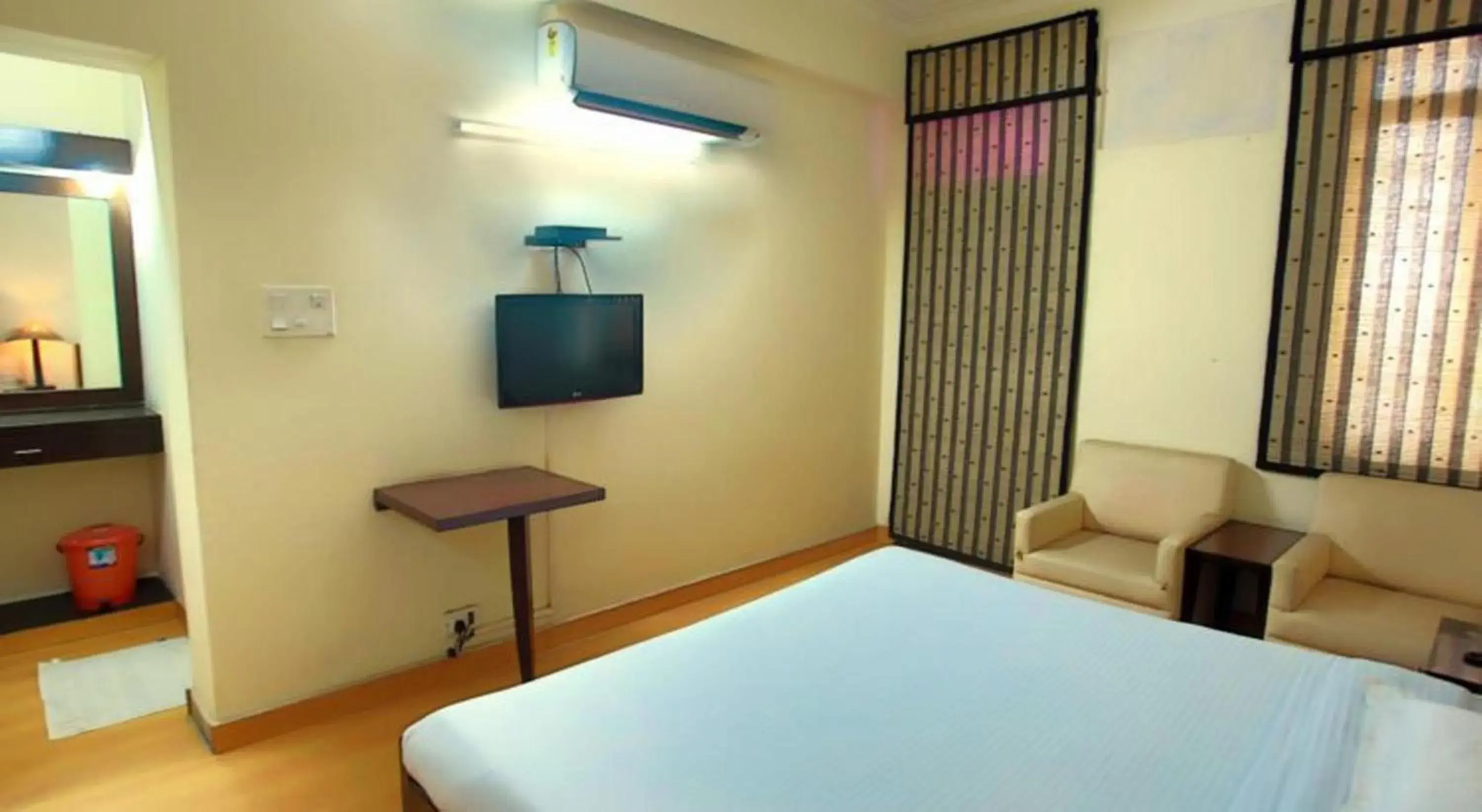 Bedroom, Bed in New Delhi YMCA Tourist Hostel