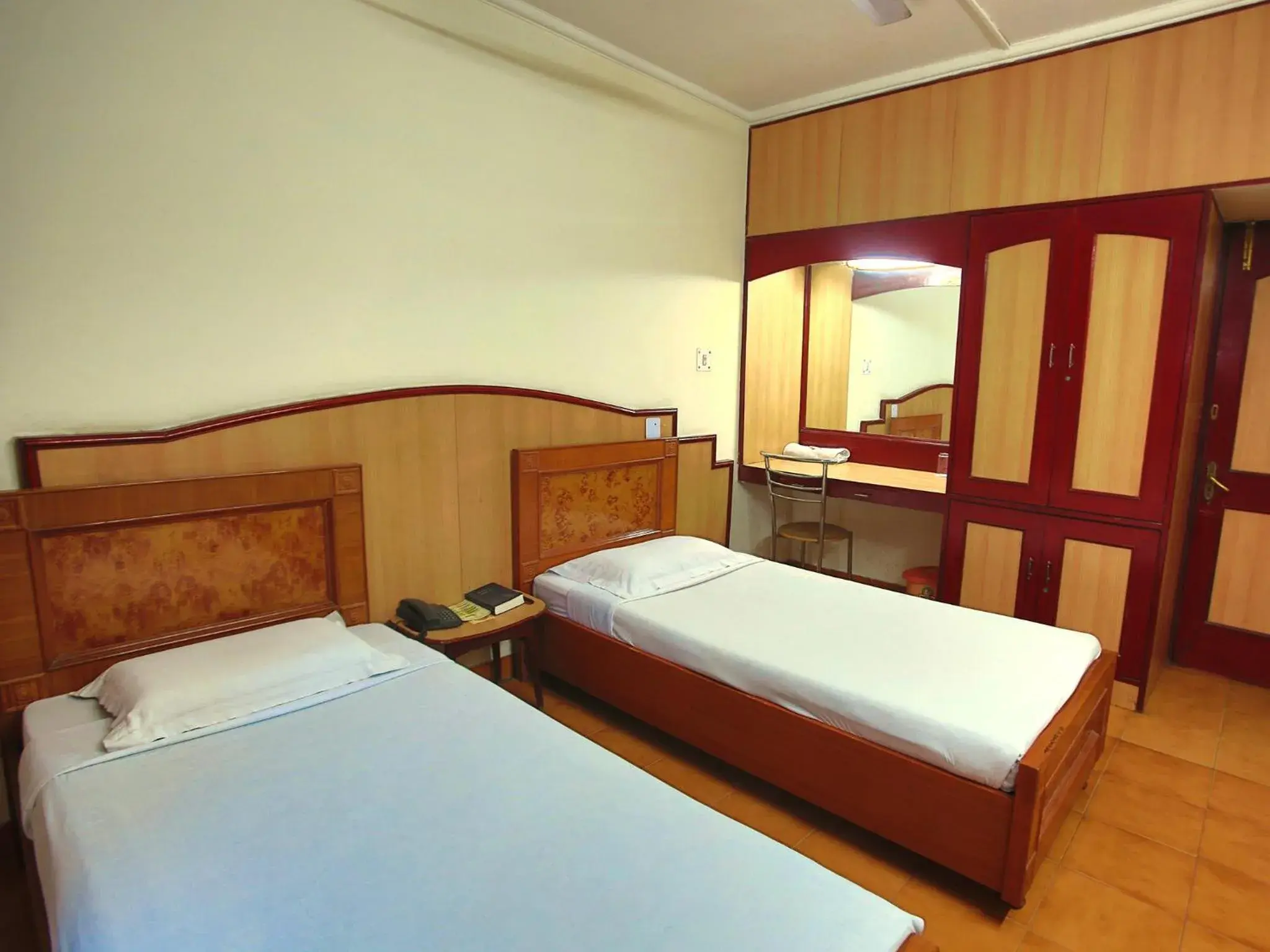 Bed, Room Photo in New Delhi YMCA Tourist Hostel