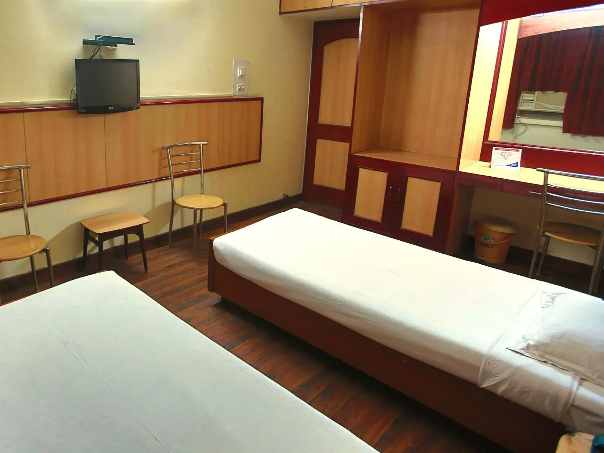 Bedroom, Bed in New Delhi YMCA Tourist Hostel