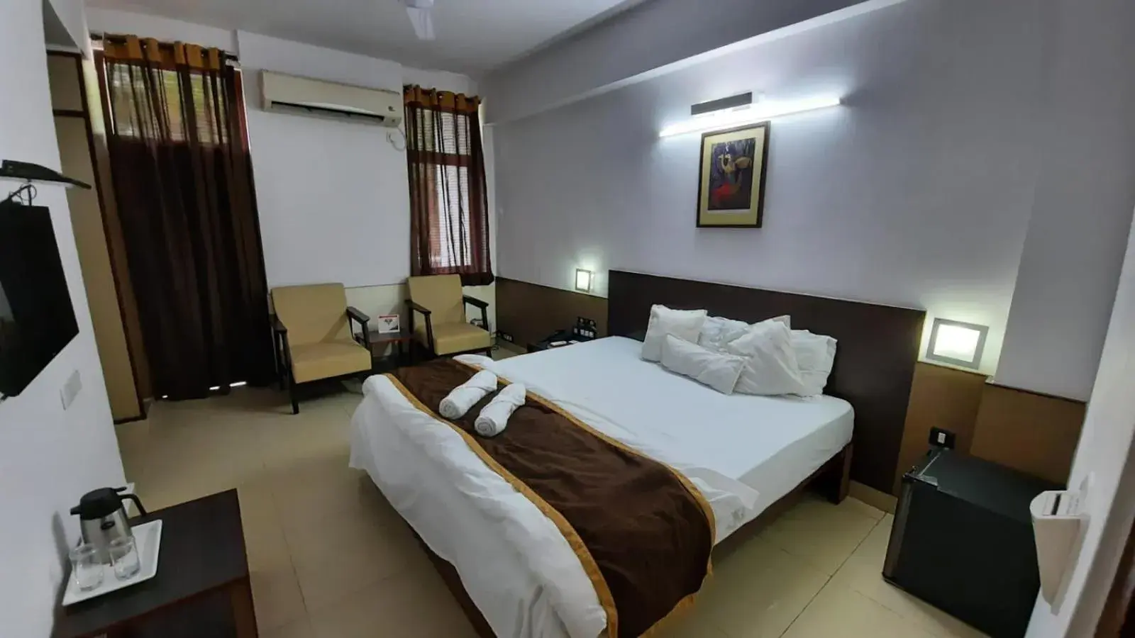 Photo of the whole room, Bed in New Delhi YMCA Tourist Hostel